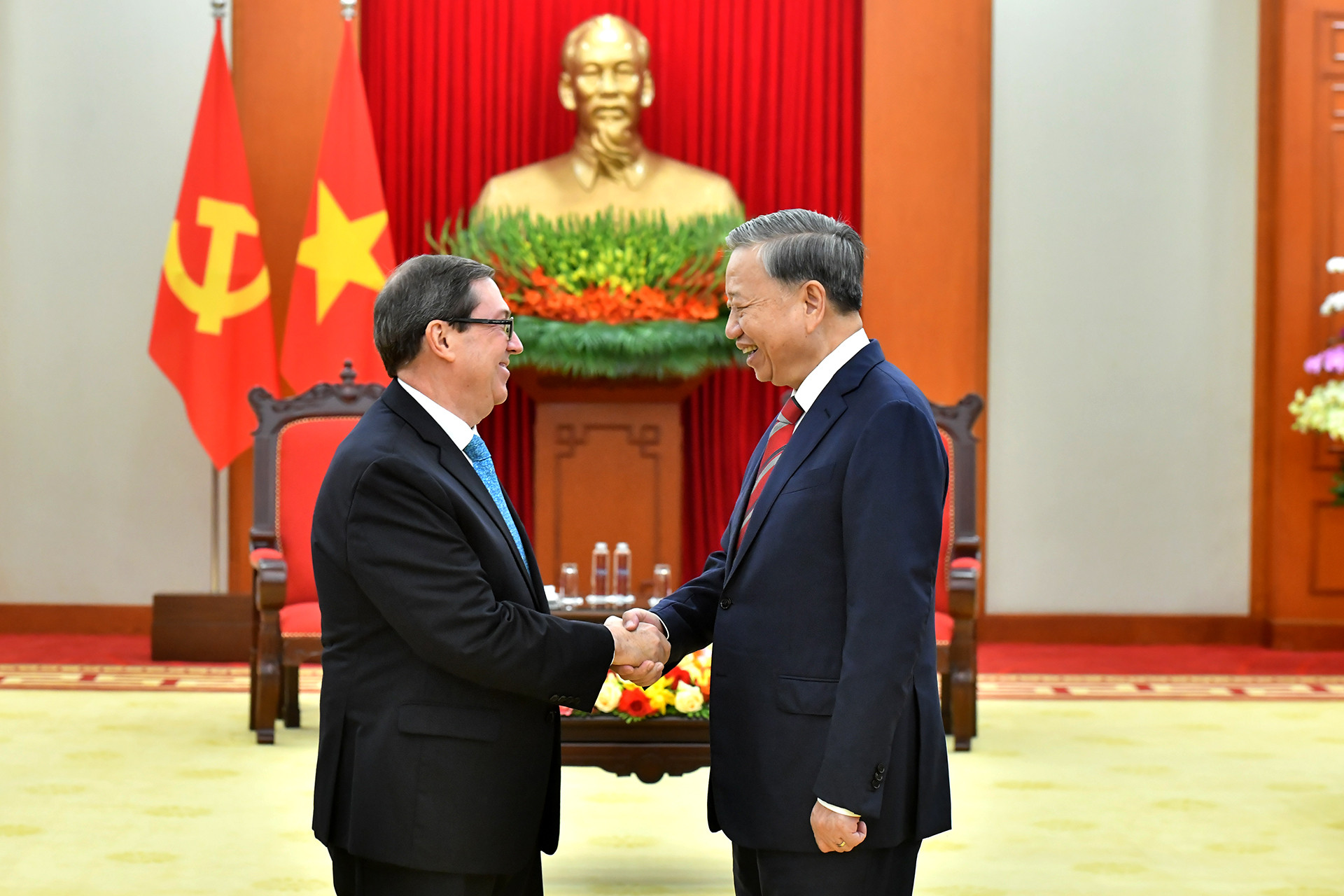 Tổng Bí thư Tô Lâm và Bộ trưởng Ngoại giao Cuba Bruno Rodríguez Parrilla.