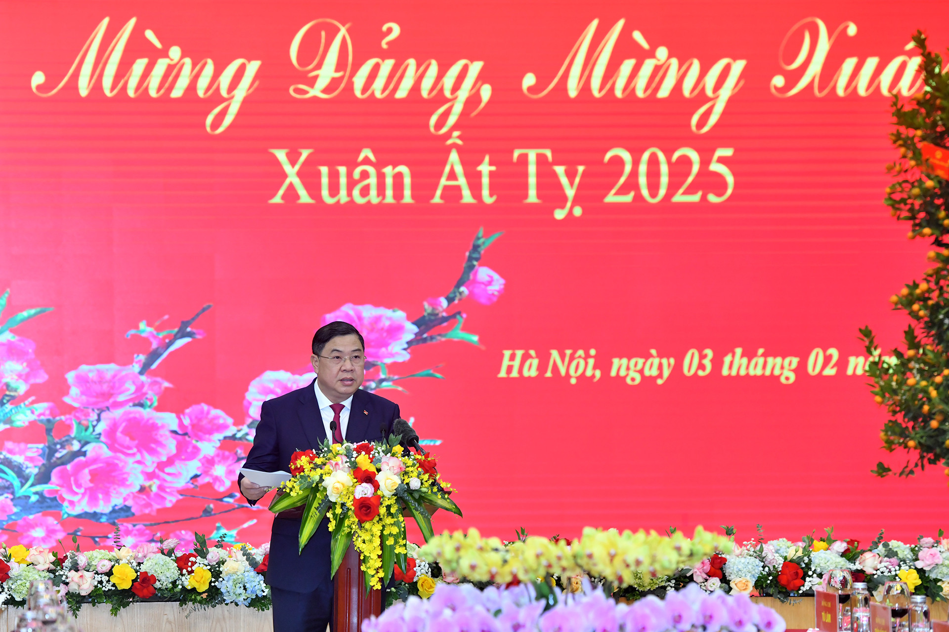 Đồng chí Phạm Gia Túc, Phó Chánh Văn phòng Trung ương Đảng phát biểu tại buổi gặp mặt.