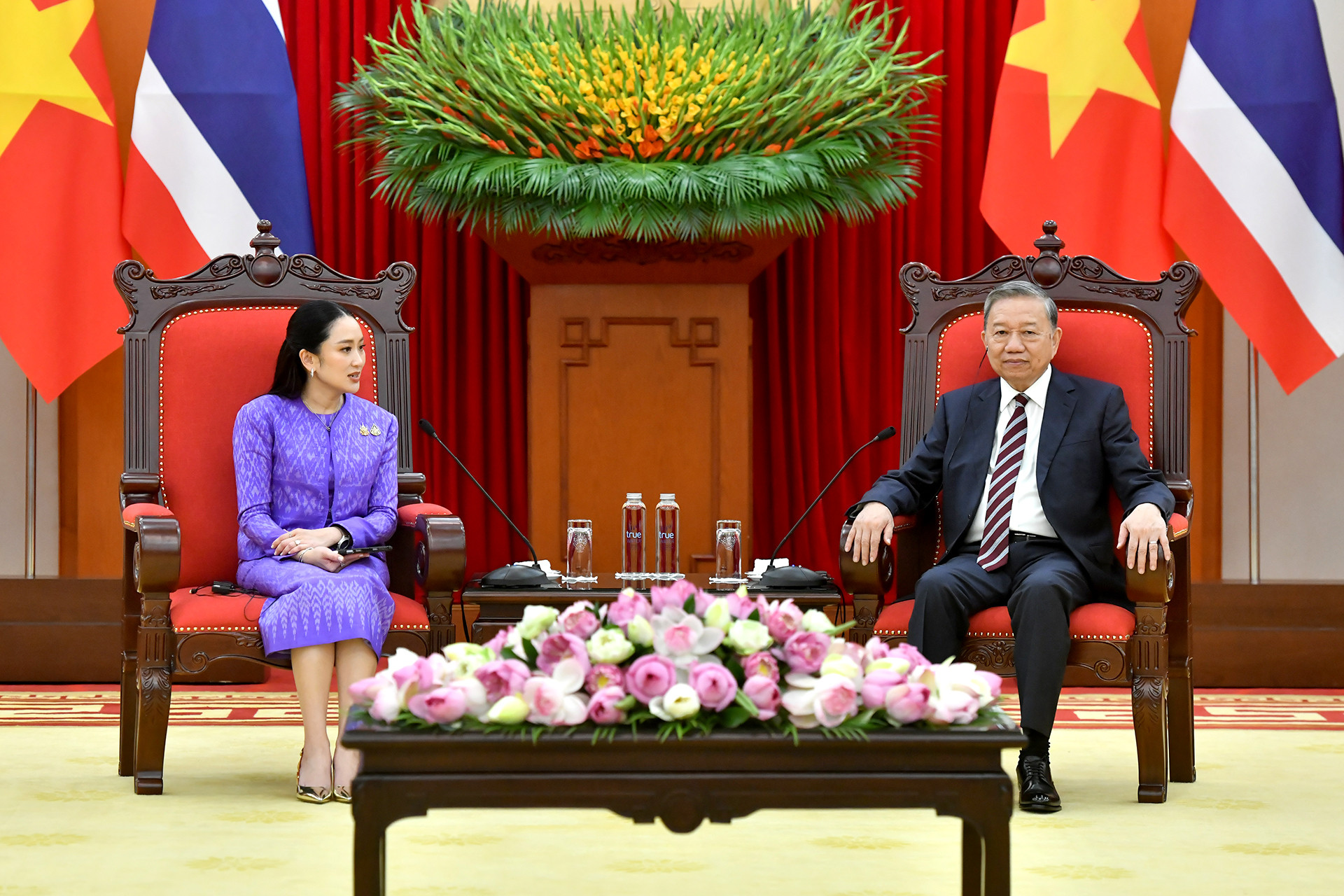 Tổng Bí thư Tô Lâm với Thủ tướng Vương quốc Thái Lan Paetongtarn Shinawatra.