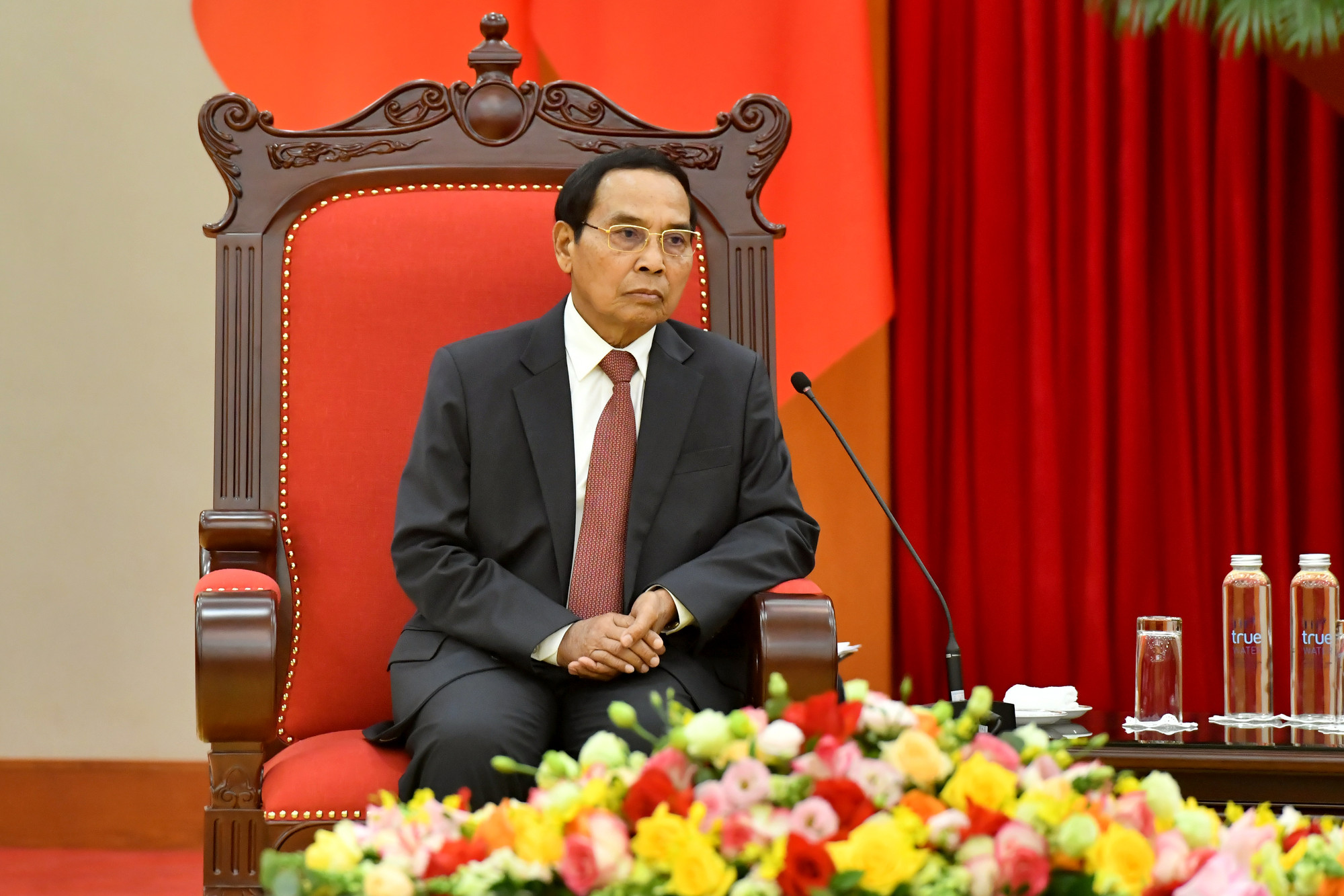 Đồng chí Bounthon Chitmany, Ủy viên Bộ Chính trị, Thường trực Ban Bí thư Đảng Nhân dân cách mạng Lào, Phó Chủ tịch nước Lào tại buổi tiếp.