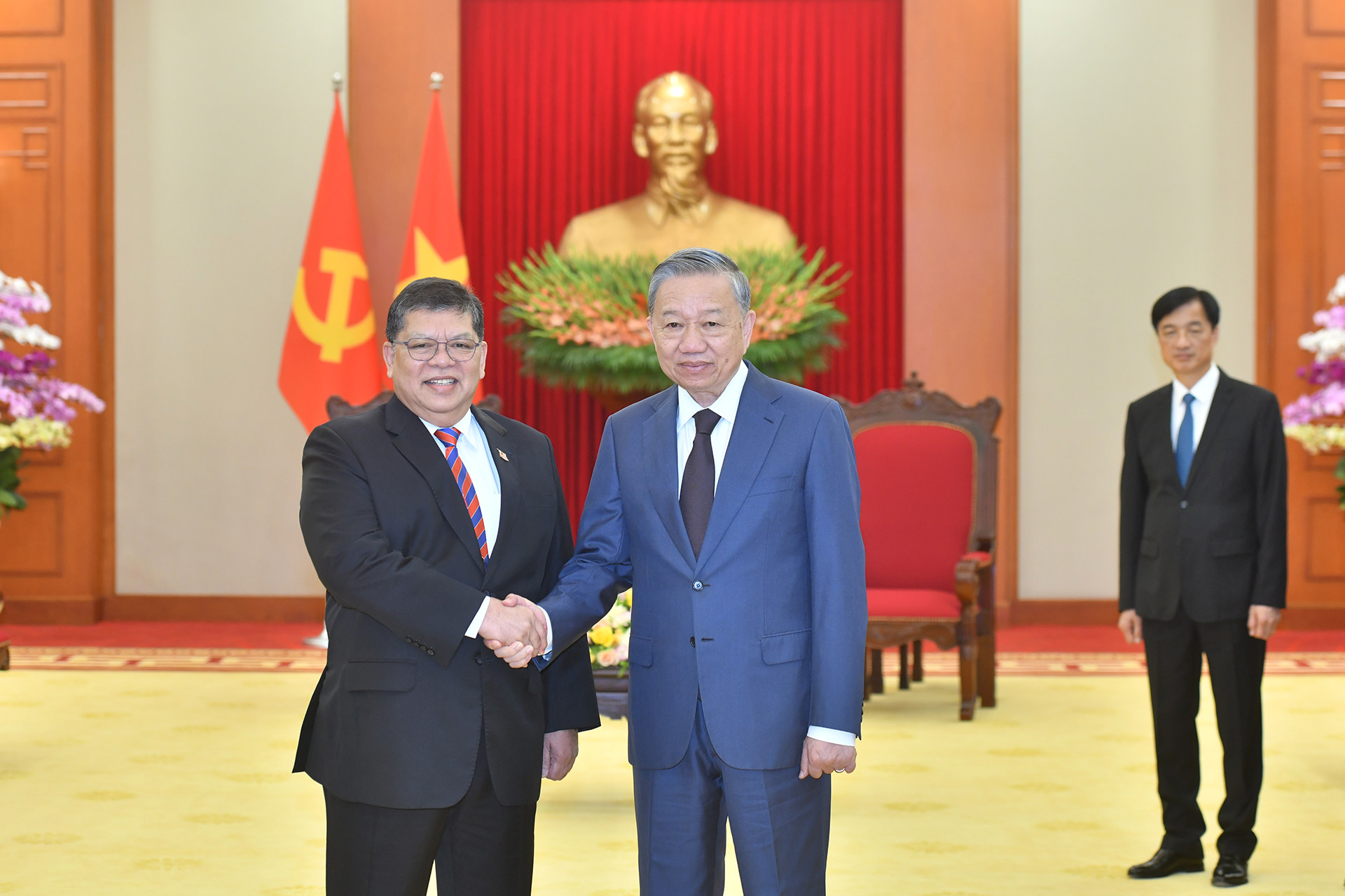 [Ảnh] Tổng Bí thư Tô Lâm tiếp Chủ tịch Hạ viện Malaysia Tan Sri Dato’ Johari Bin Abdul ảnh 1