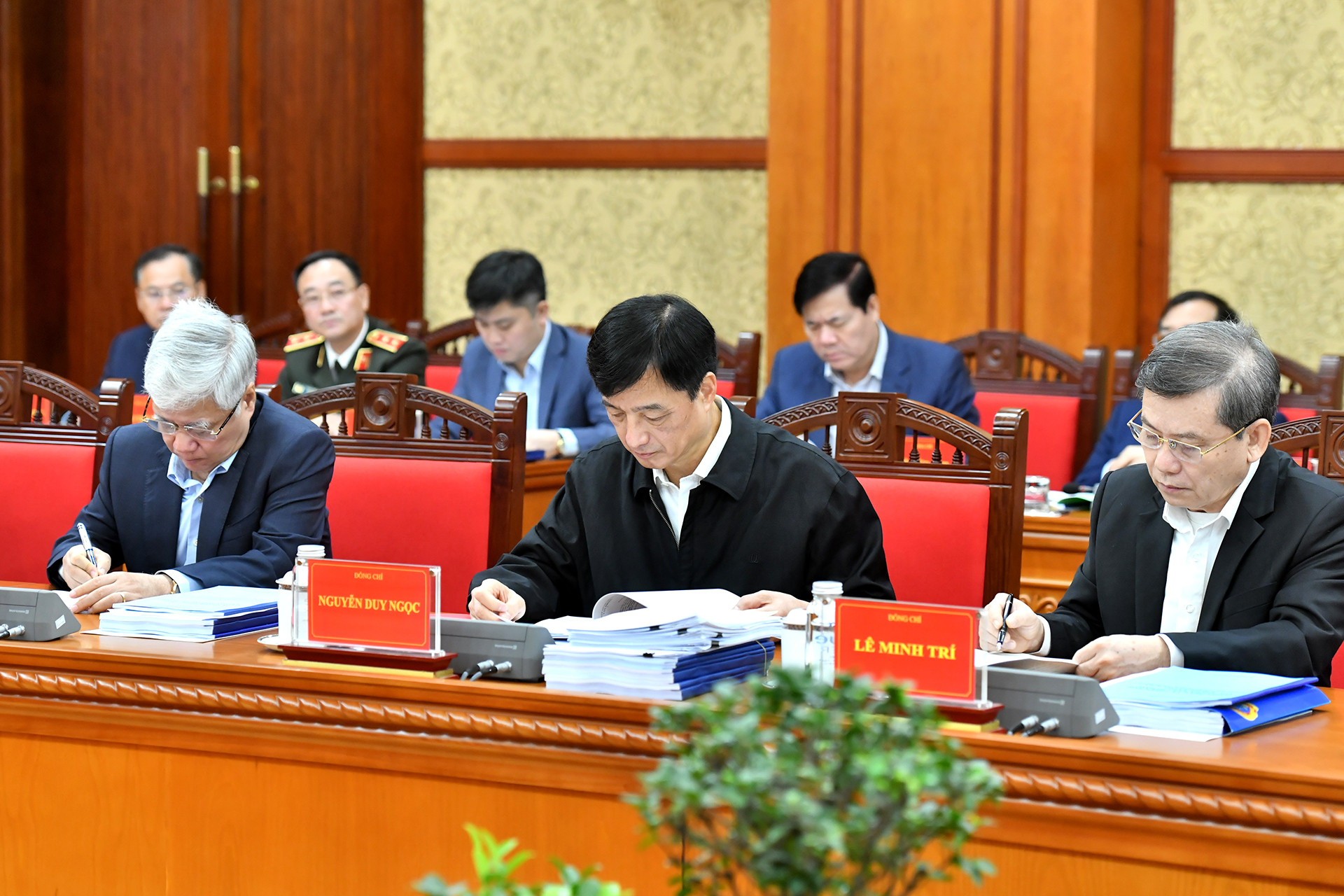 Các đồng chí thành viên Ban Chỉ đạo tham dự phiên họp.