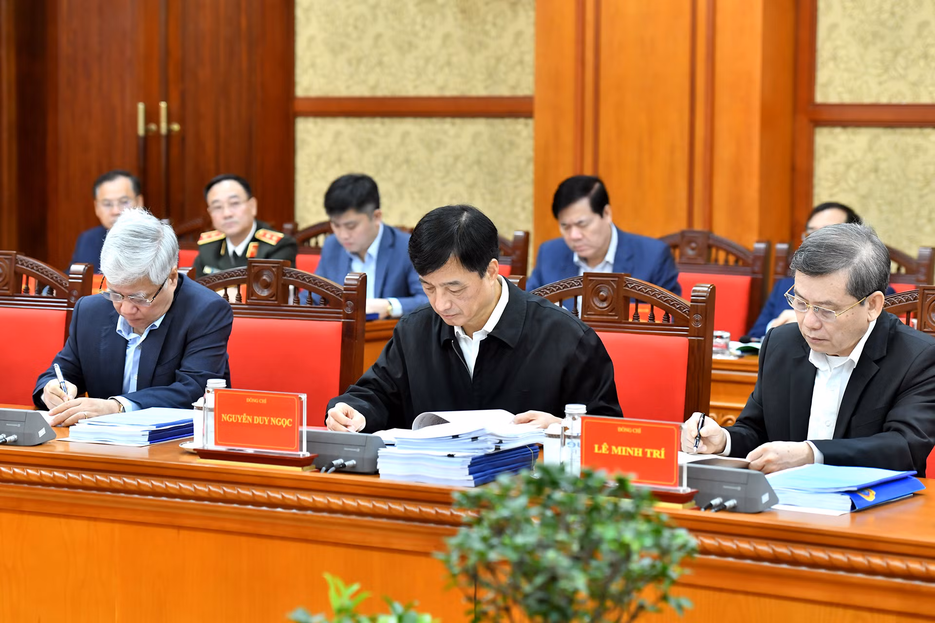 Các đồng chí thành viên Ban Chỉ đạo tham dự phiên họp.