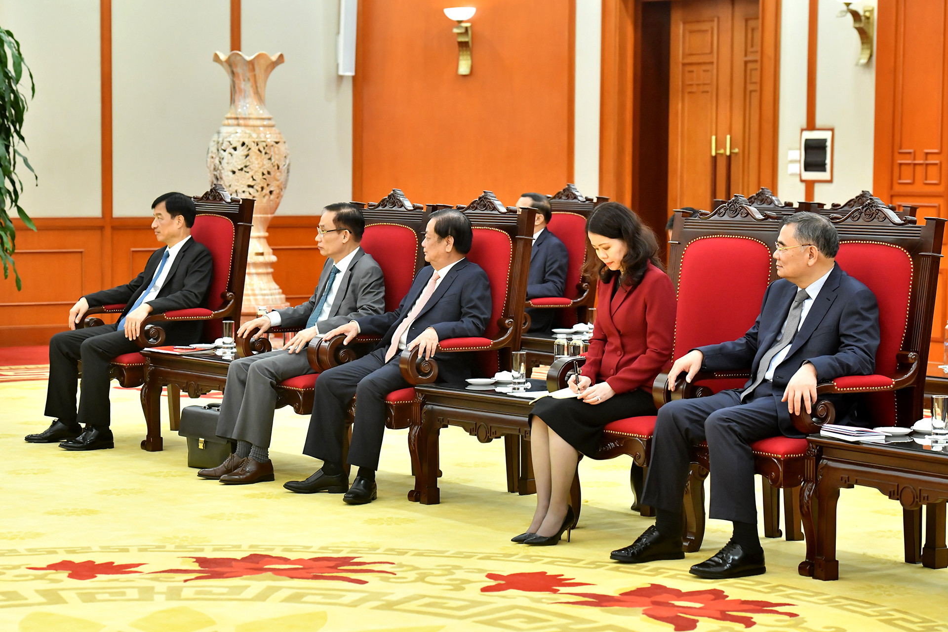 Đoàn đại biểu Việt Nam tham dự buổi tiếp. Đoàn đại biểu Việt Nam tham dự buổi tiếp.