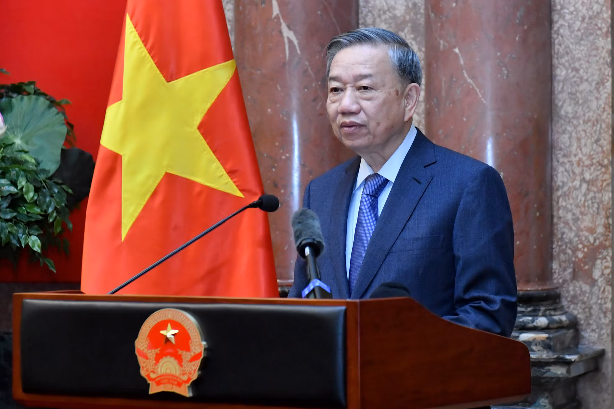 Tổng Bí thư, Chủ tịch nước Tô Lâm phát biểu tại buổi tiếp Đoàn đại biểu Hiệp hội Doanh nghiệp nhỏ và vừa Việt Nam. Tổng Bí thư, Chủ tịch nước Tô Lâm phát biểu tại buổi tiếp Đoàn đại biểu Hiệp hội Doanh nghiệp nhỏ và vừa Việt Nam.