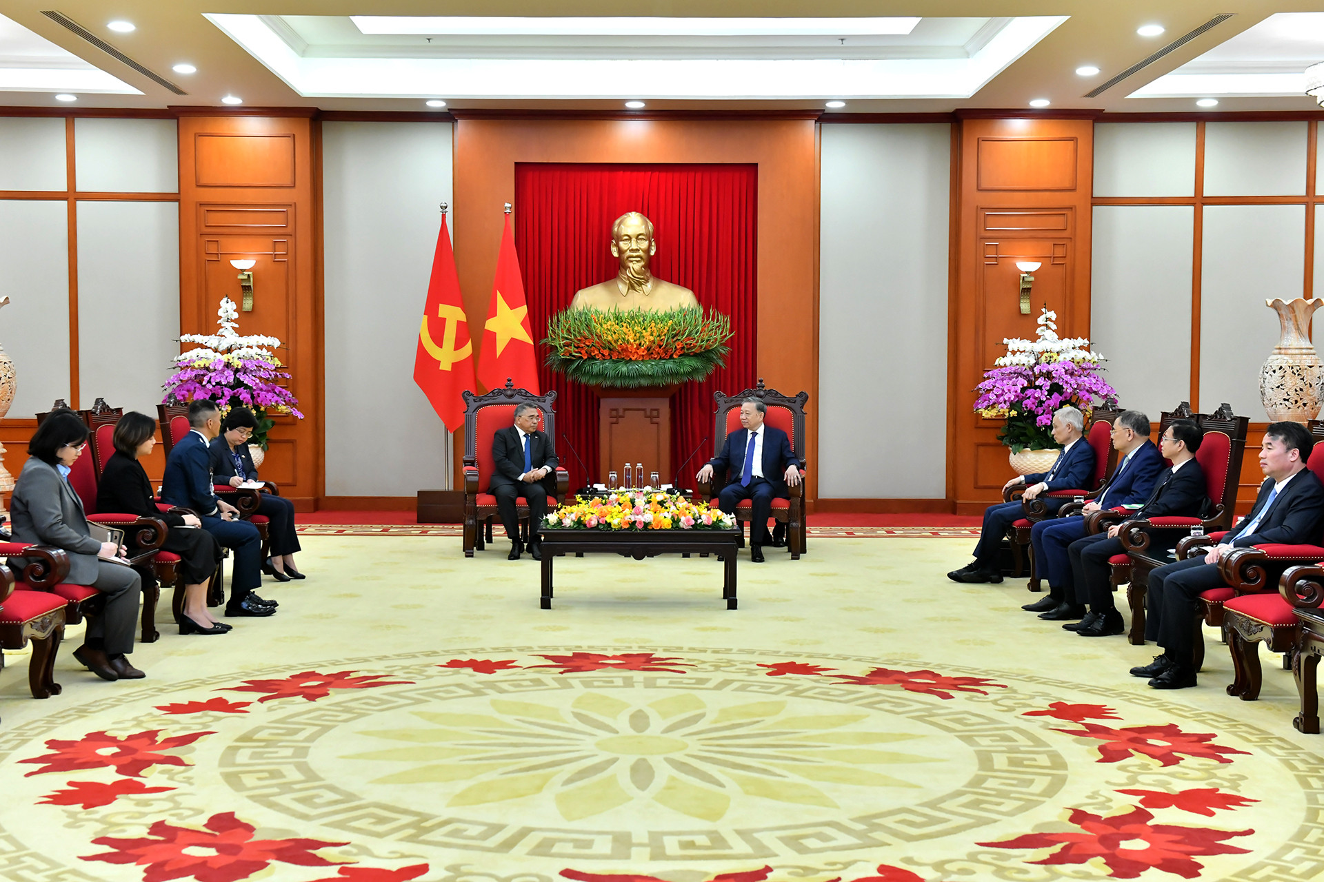 Quang cảnh buổi tiếp tại Trụ sở Trung ương Đảng. Quang cảnh buổi tiếp tại Trụ sở Trung ương Đảng.