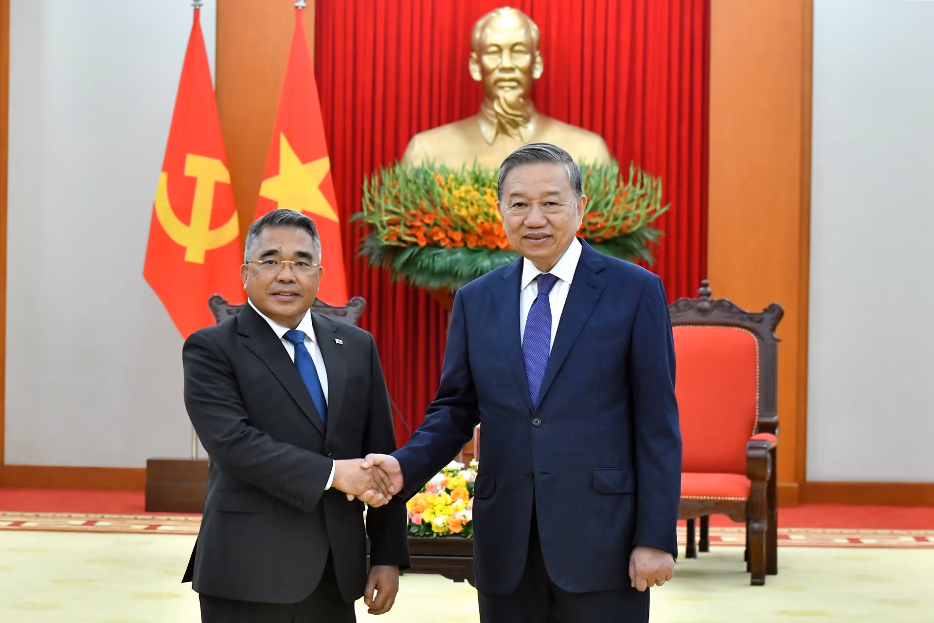 Tổng Bí thư Tô Lâm với Đại sứ Philippines Meynardo Los Banos Montealegre.