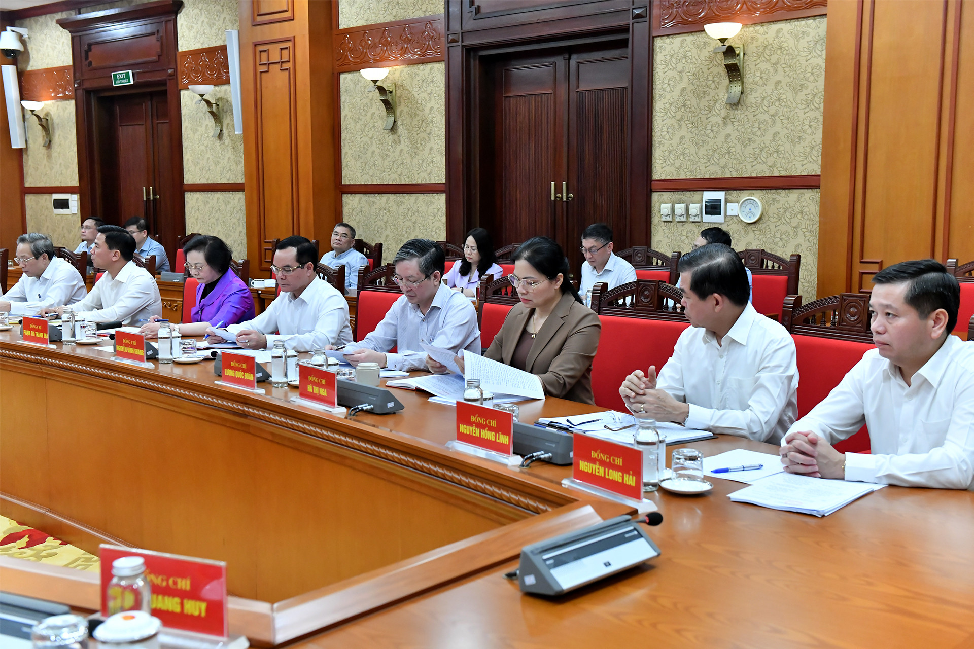 Các đồng chí thành viên Tiểu ban Điều lệ Đảng tham dự cuộc họp.