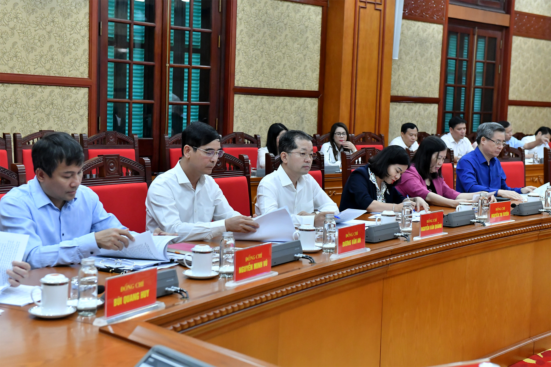 Các đồng chí thành viên Tiểu ban Điều lệ Đảng tham dự cuộc họp.