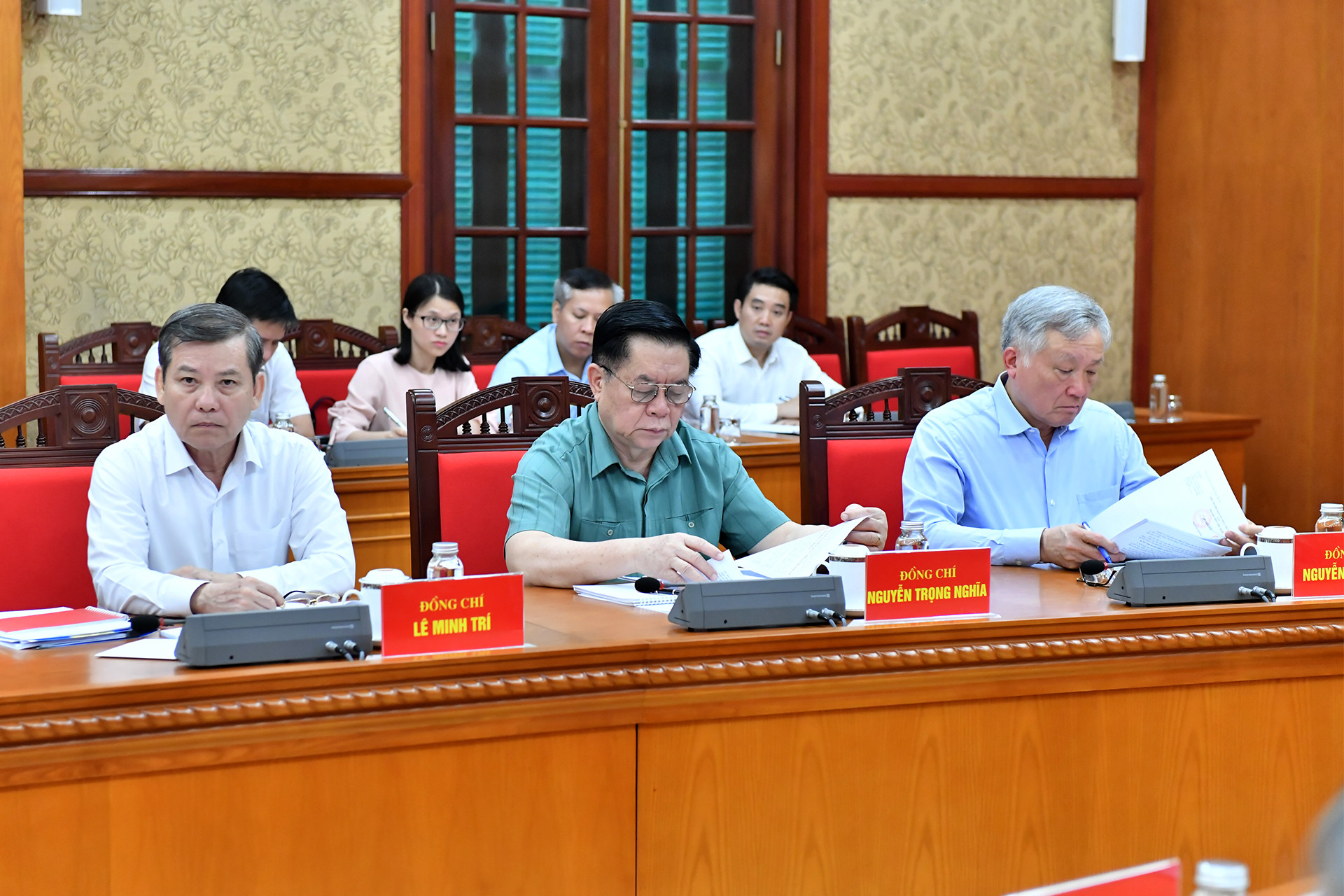 Các đồng chí thành viên Tiểu ban Điều lệ Đảng tham dự cuộc họp.