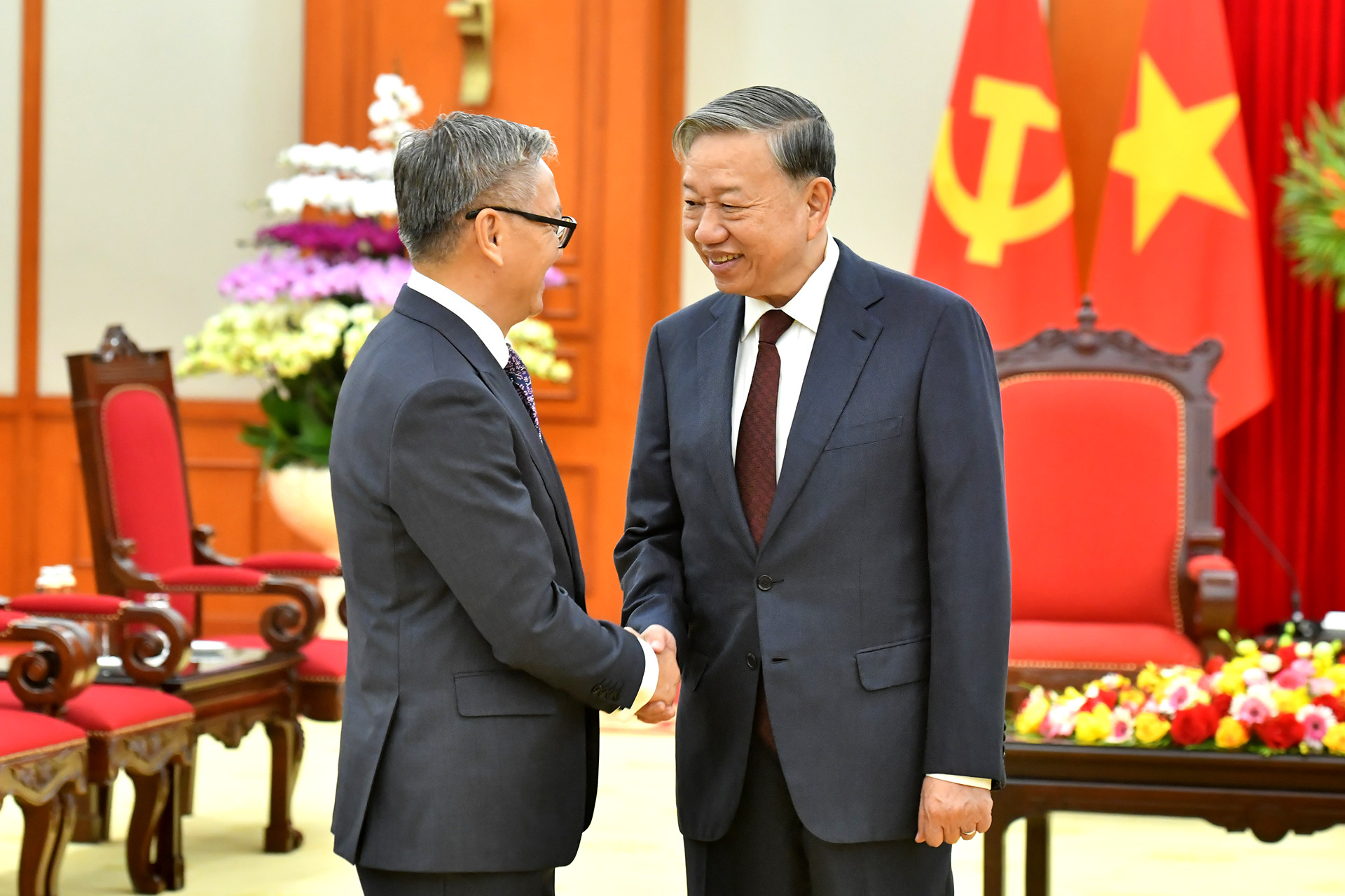 Tổng Bí thư Tô Lâm tiếp đồng chí Thongsavanh Phomvihane, Ủy viên Trung ương Đảng Nhân dân Cách mạng Lào, Bộ trưởng Ngoại giao Lào.