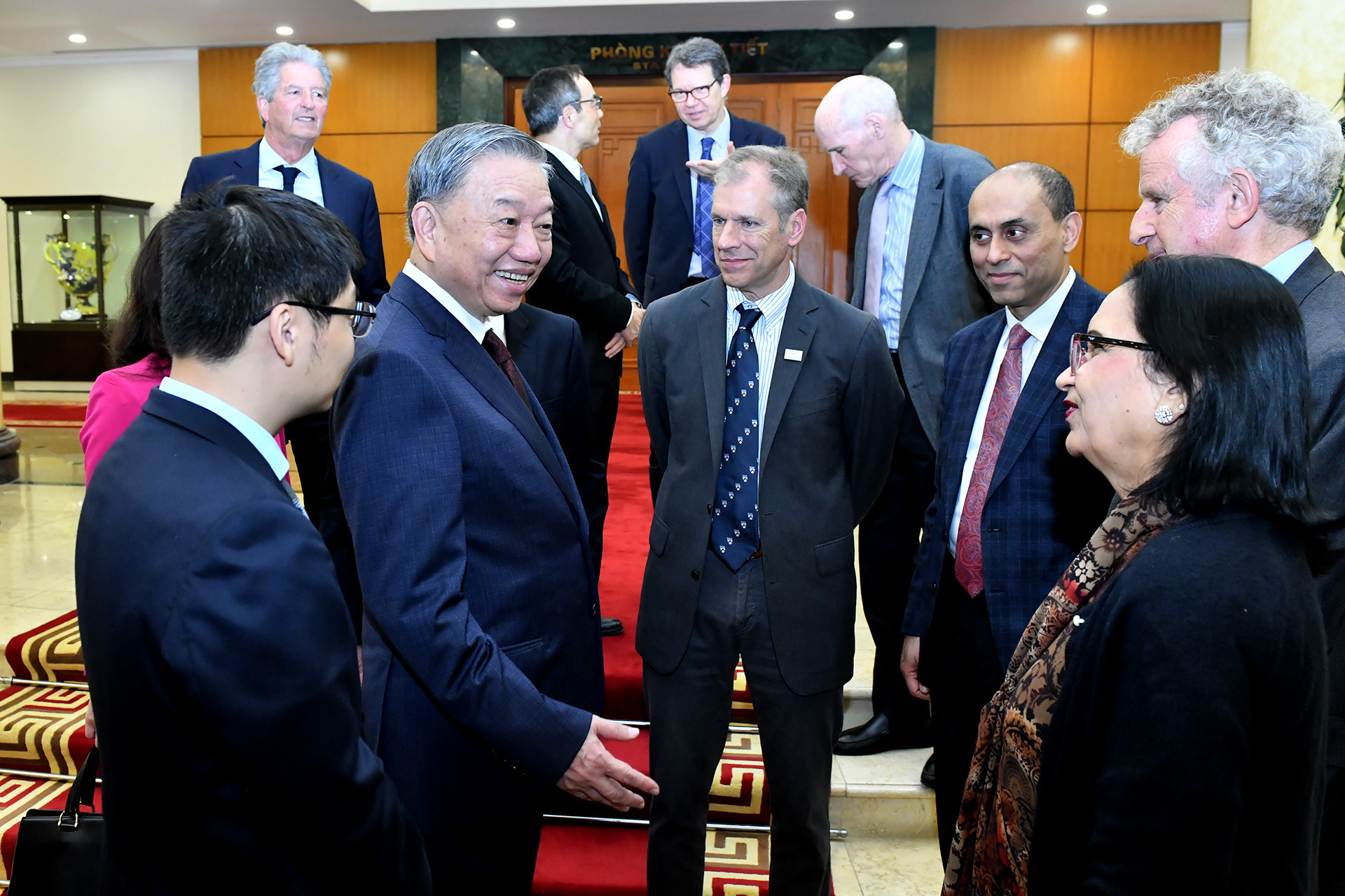 Tổng Bí thư Tô Lâm trao đổi với các chuyên gia, nhà khoa học tại buổi tiếp.