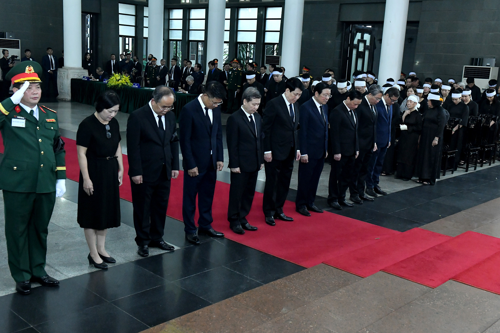 Đoàn Ban Chỉ đạo cải cách tư pháp Trung ương viếng đồng chí Trần Đức Lương.