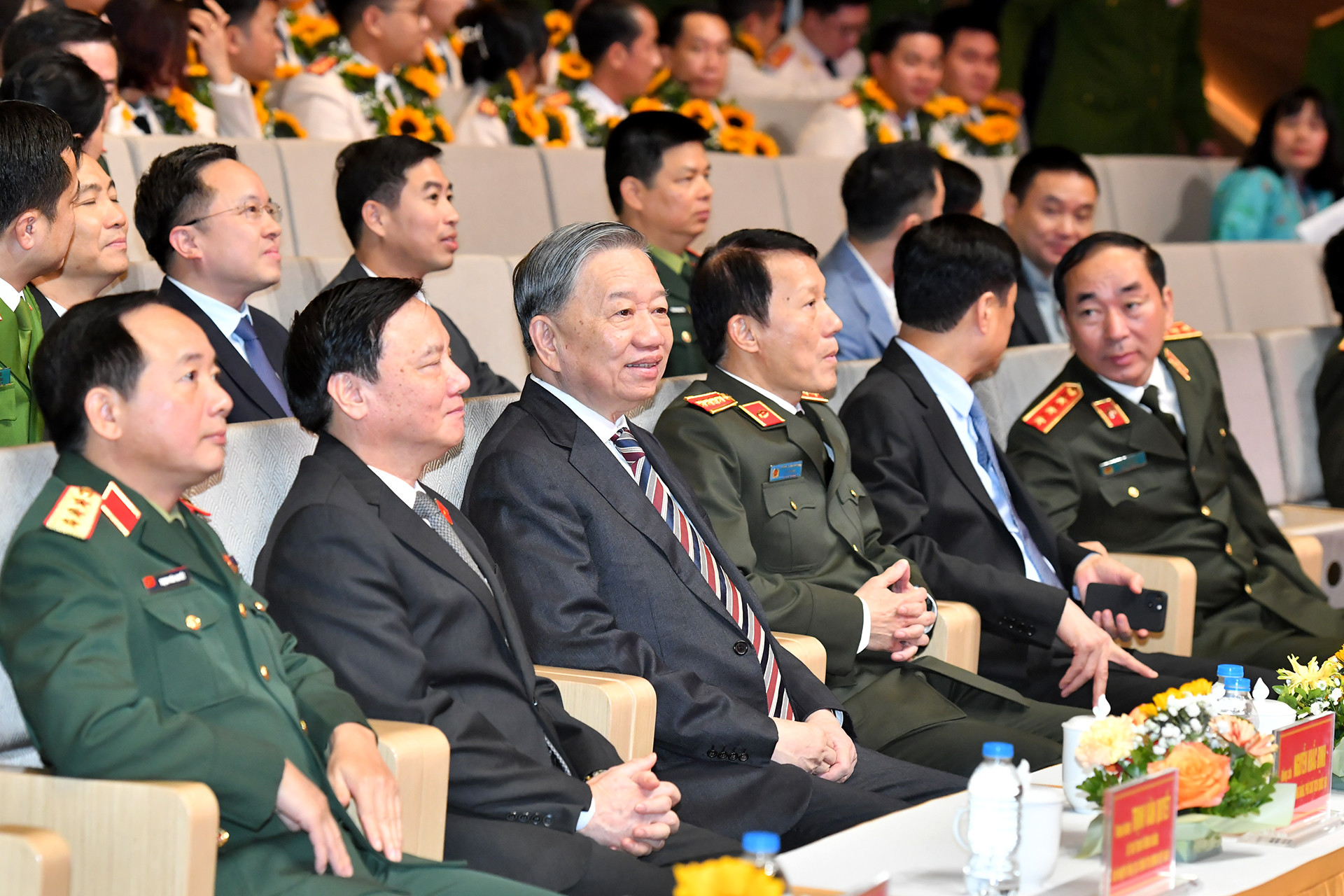 Tổng Bí thư Tô Lâm và các đại biểu dự chương trình gặp mặt.