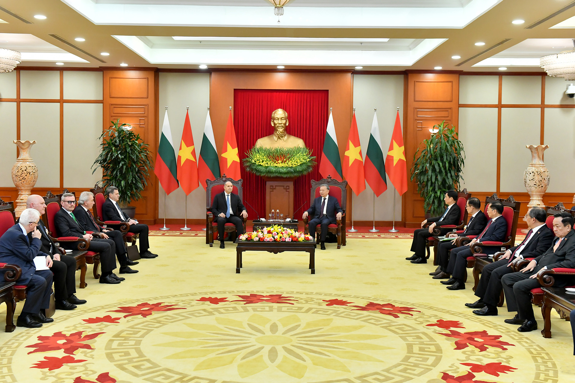 Quang cảnh buổi tiếp Tổng thống Cộng hòa Bulgaria Rumen Radev tại Trụ sở Trung ương Đảng.