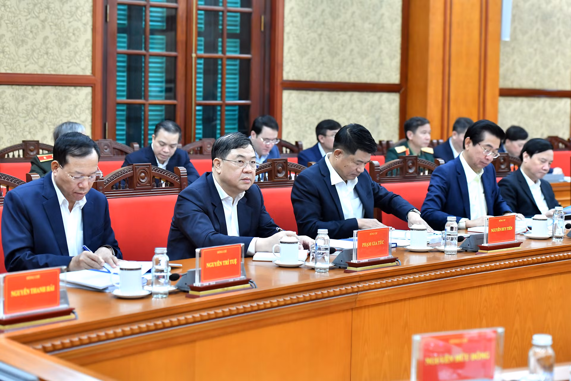 Các đại biểu tham dự phiên họp.