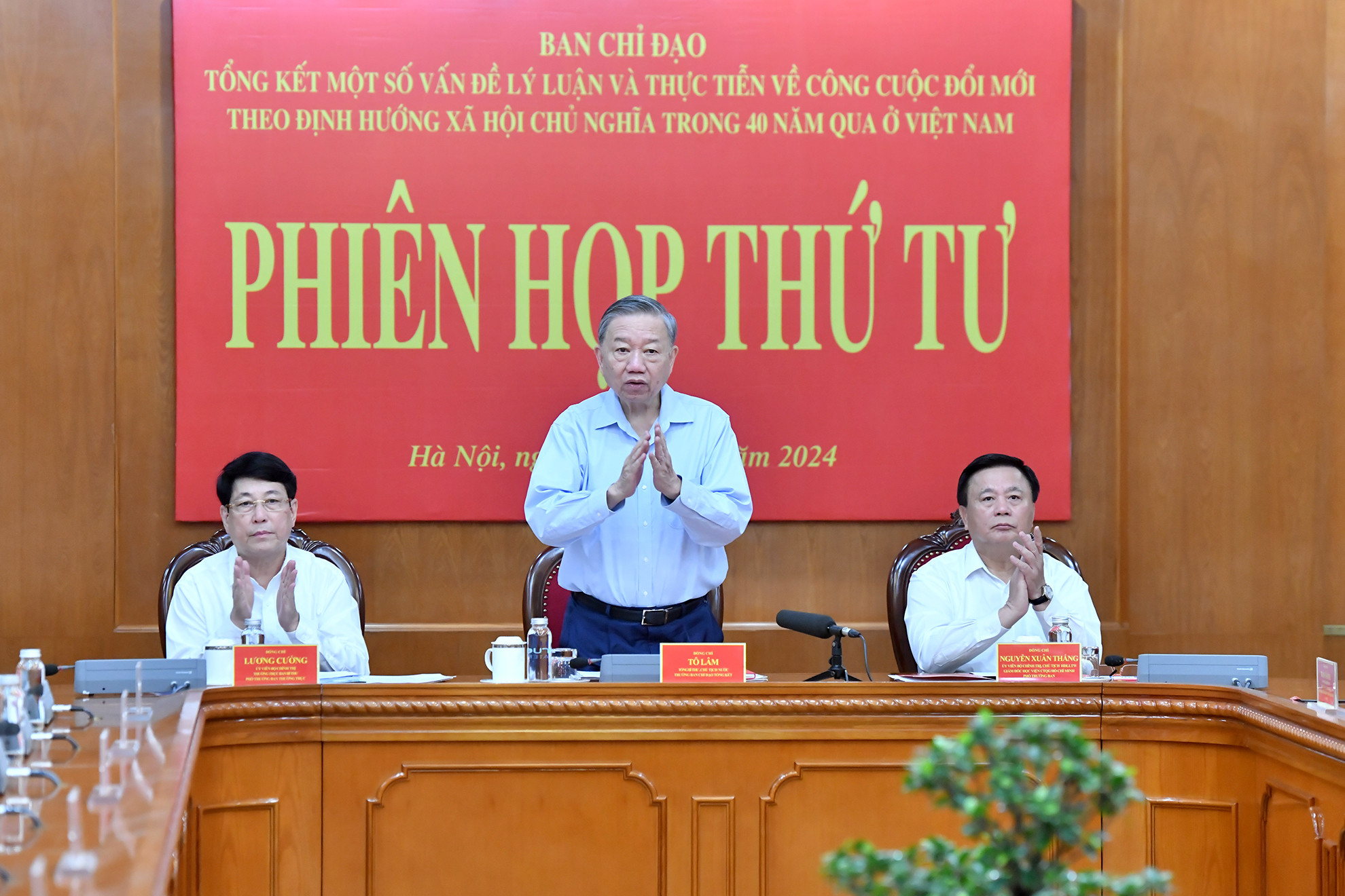 Tổng Bí thư, Chủ tịch nước Tô Lâm, đồng chí Lương Cường và đồng chí Nguyễn Xuân Thắng chủ trì phiên họp.