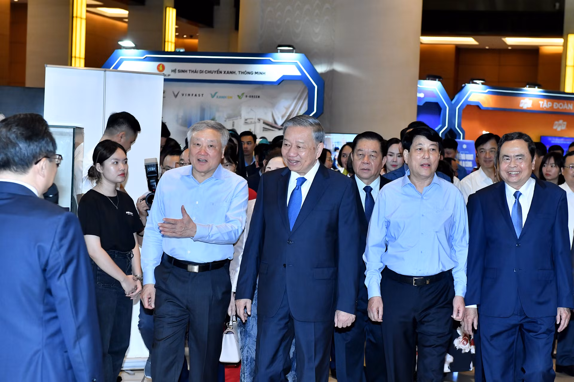 [Ảnh] Tổng Bí thư Tô Lâm tham quan triển lãm những thành tựu trong phát triển kinh tế tư nhân ảnh 1