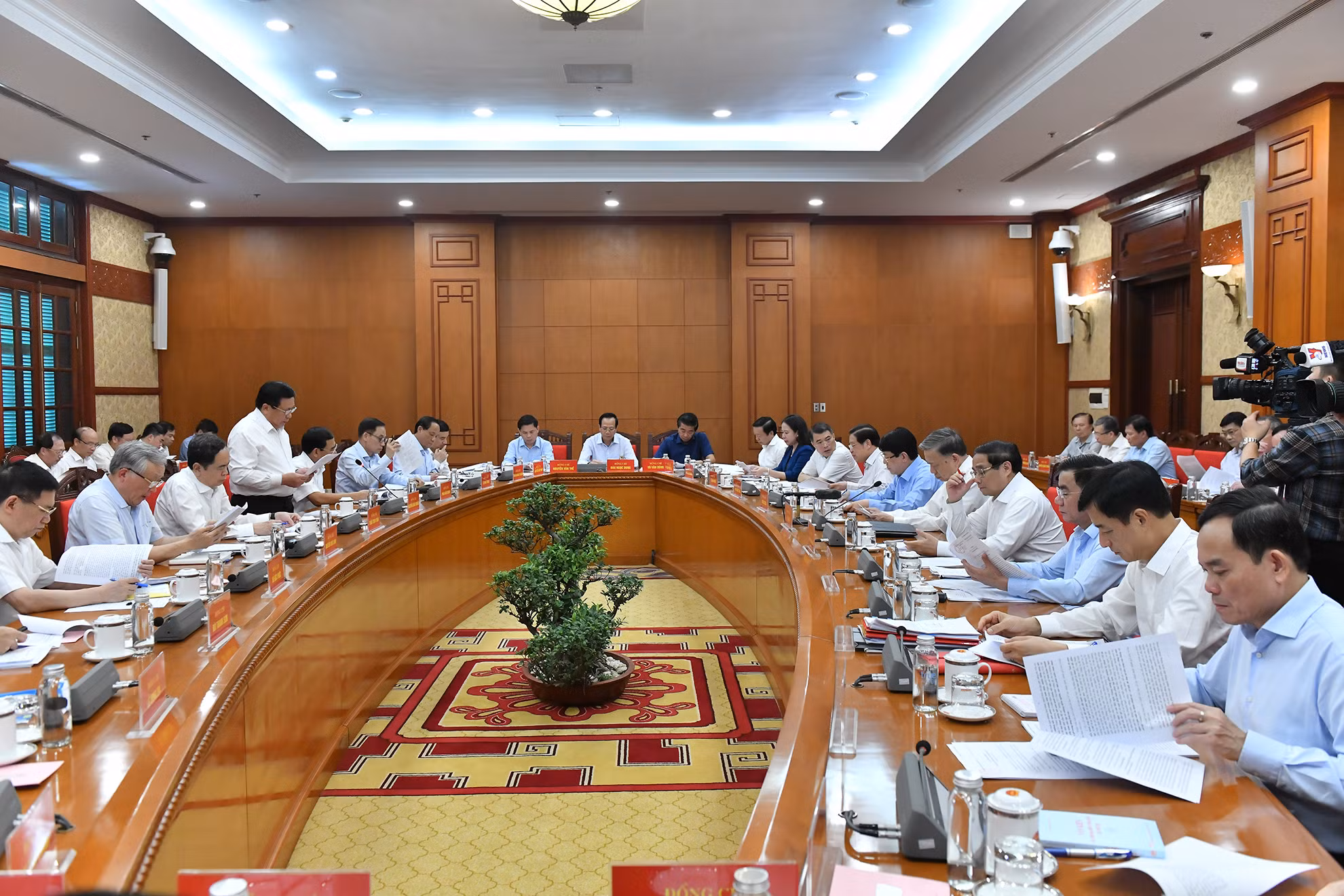 Các đồng chí lãnh đạo Đảng, Nhà nước tham dự phiên họp.