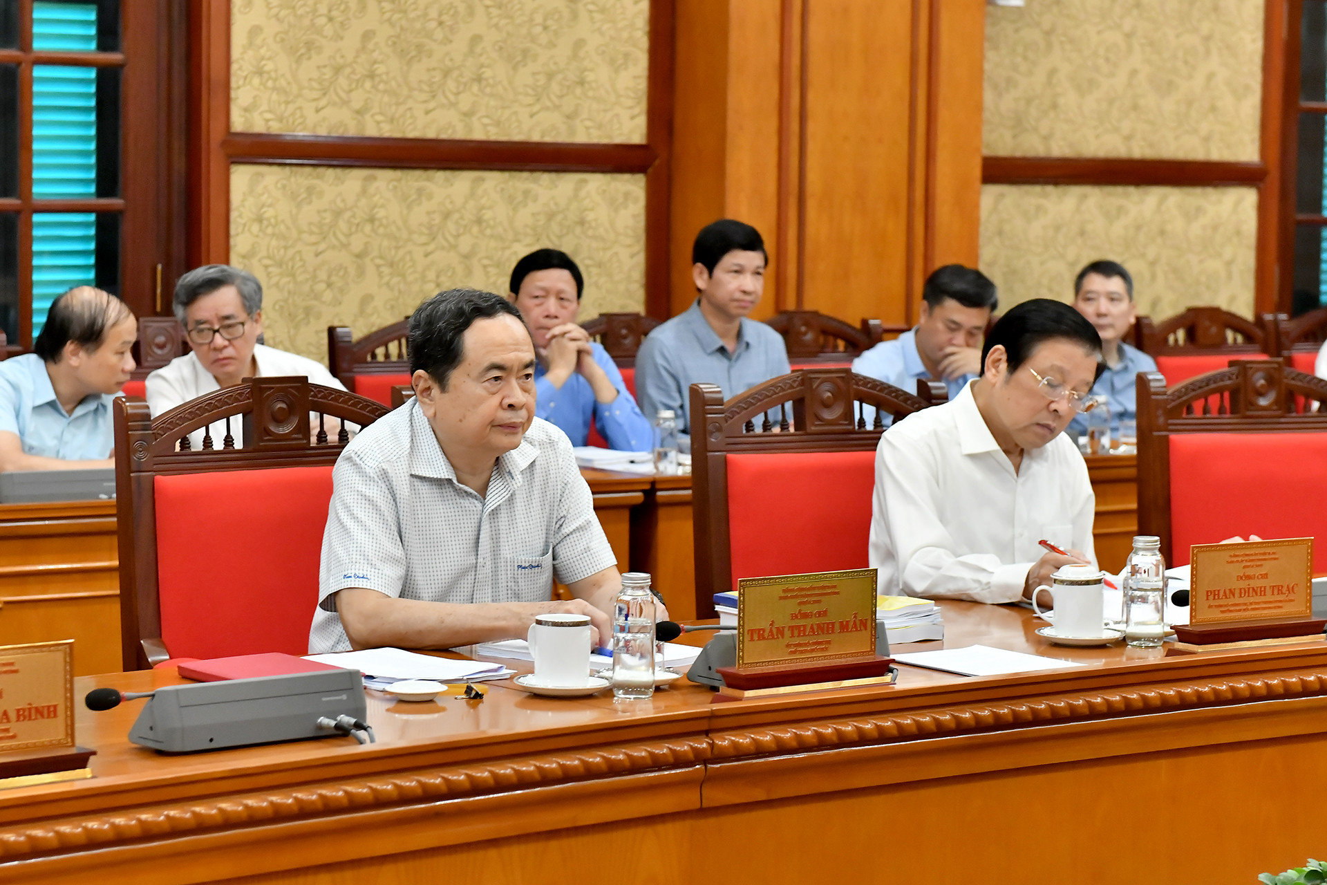 Chủ tịch Quốc hội Trần Thanh Mẫn và các đại biểu tham dự cuộc họp.