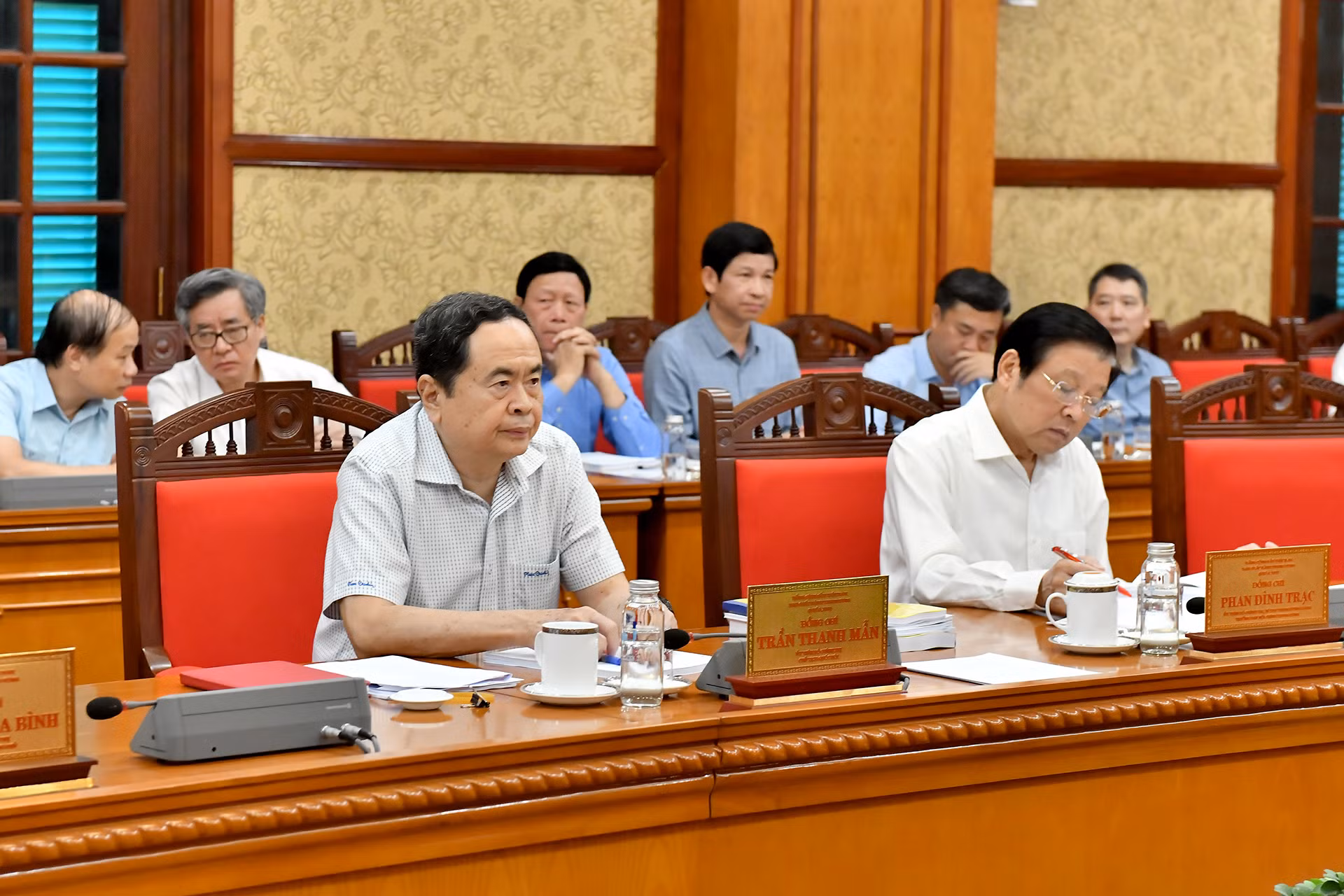 Chủ tịch Quốc hội Trần Thanh Mẫn và các đại biểu tham dự cuộc họp.