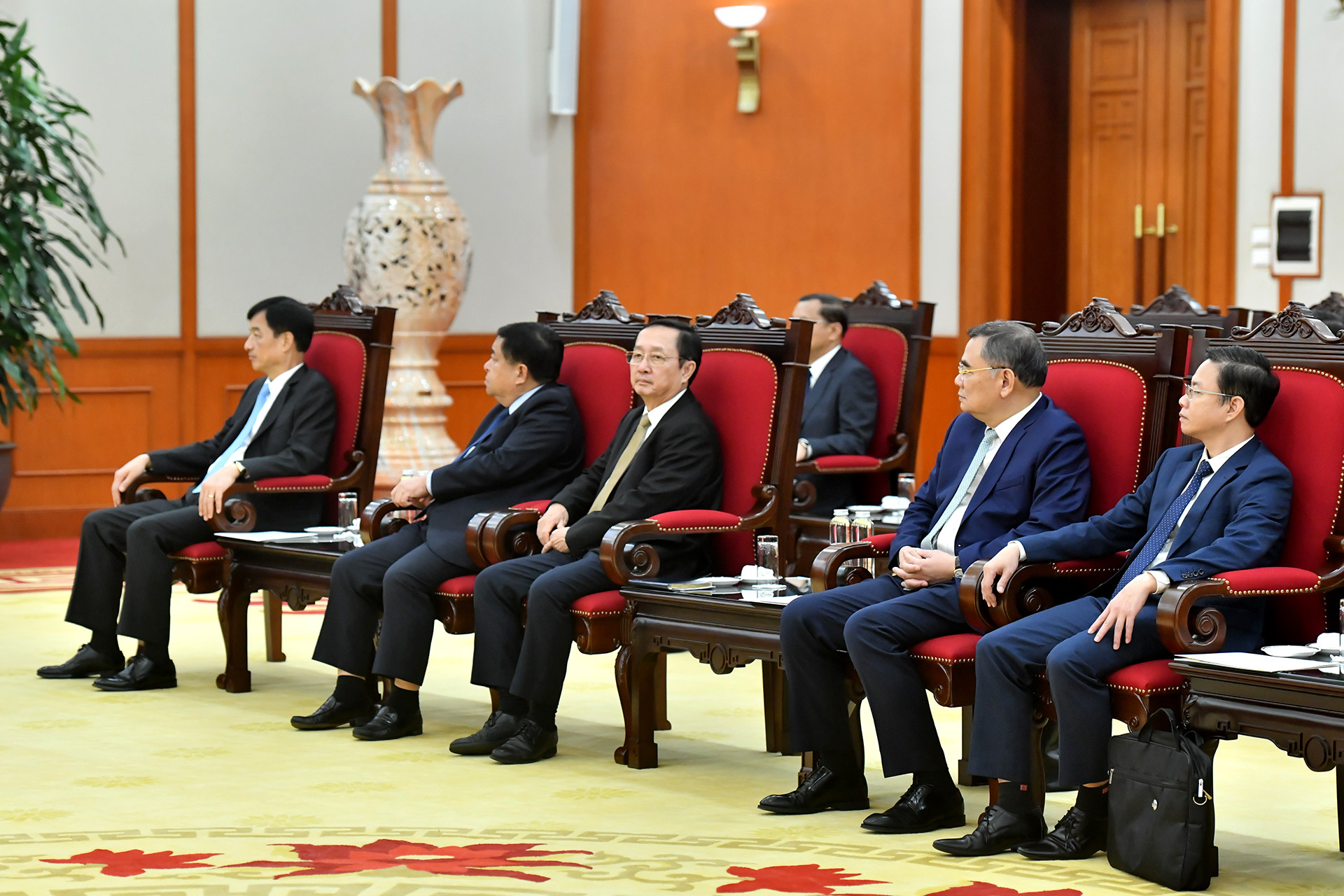 Các đại biểu tham dự buổi tiếp.