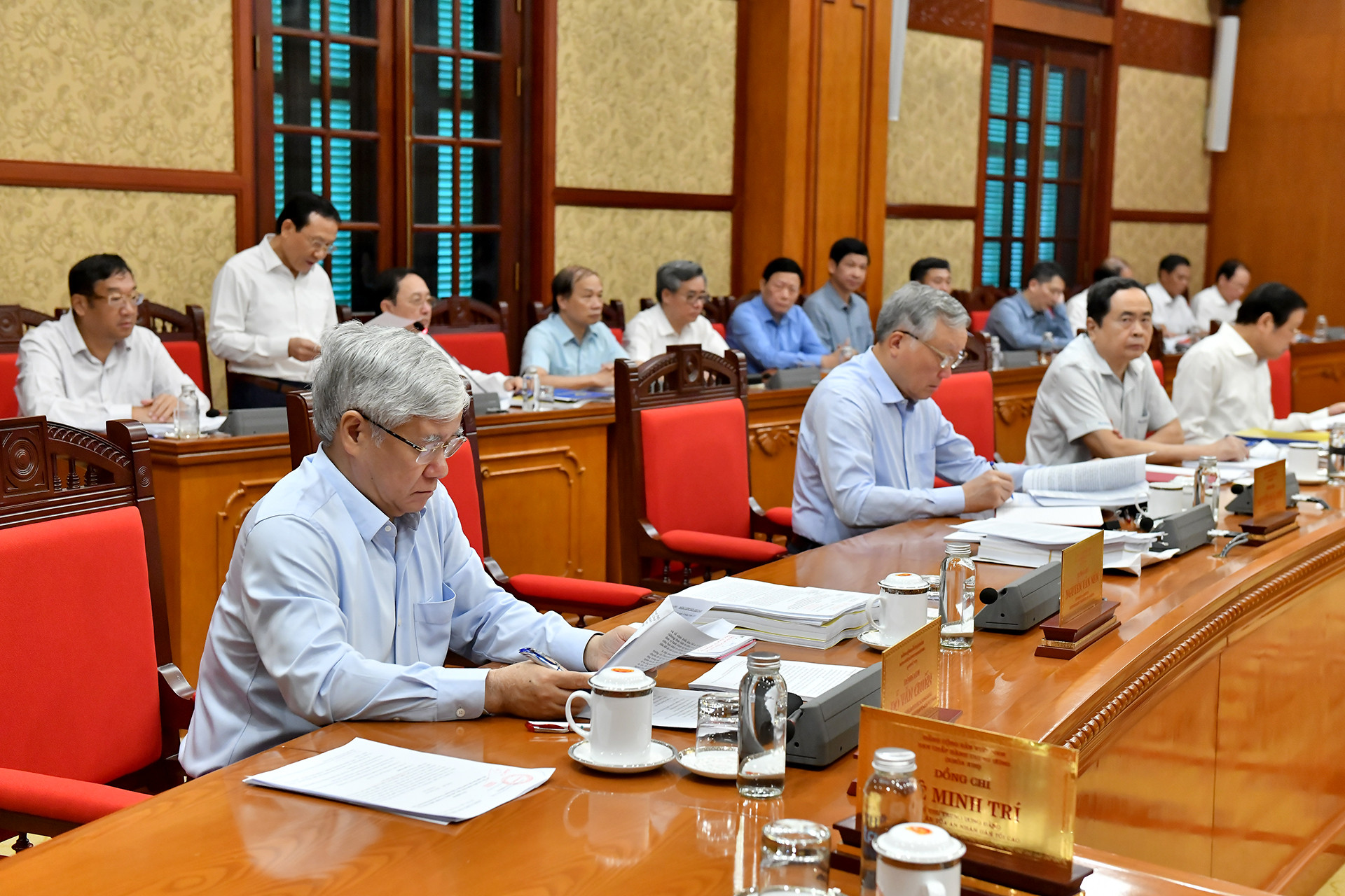 Các đồng chí lãnh đạo Đảng, Nhà nước tham dự cuộc họp.