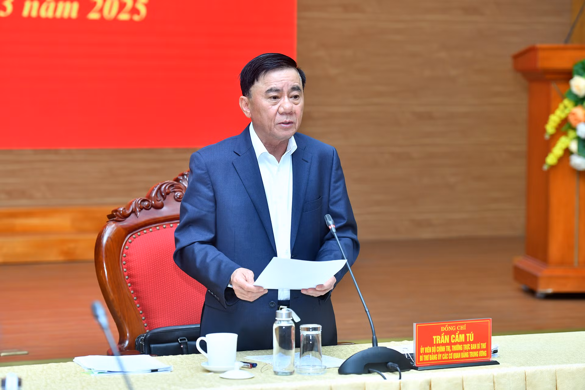 Đồng chí Trần Cẩm Tú, Ủy viên Bộ Chính trị, Thường trực Ban Bí thư, Bí thư Đảng ủy các cơ quan Đảng Trung ương phát biểu kết luận hội nghị.