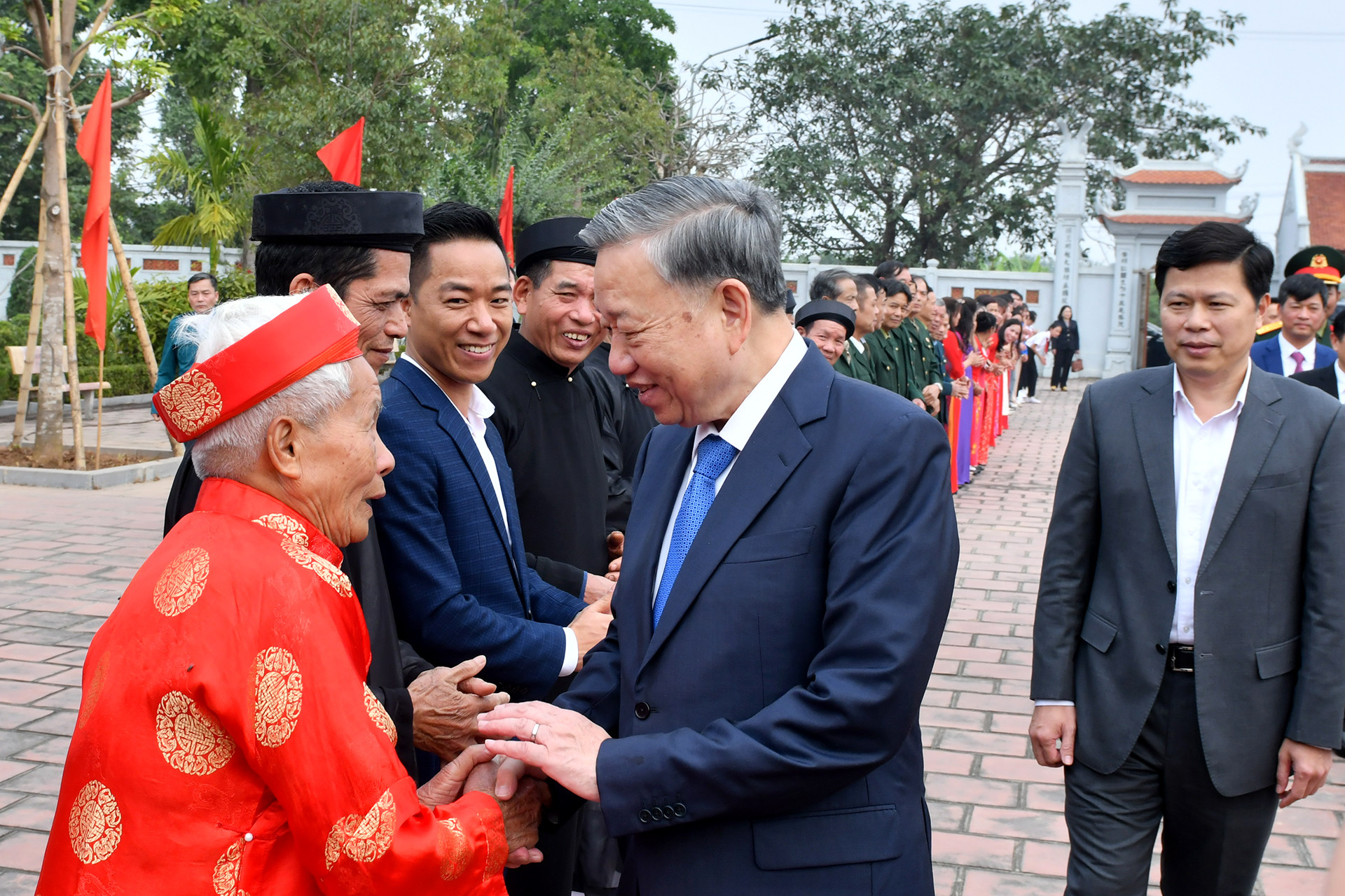 Tổng Bí thư Tô Lâm thăm, chúc Tết Đảng bộ, chính quyền và nhân dân tỉnh Hưng Yên.