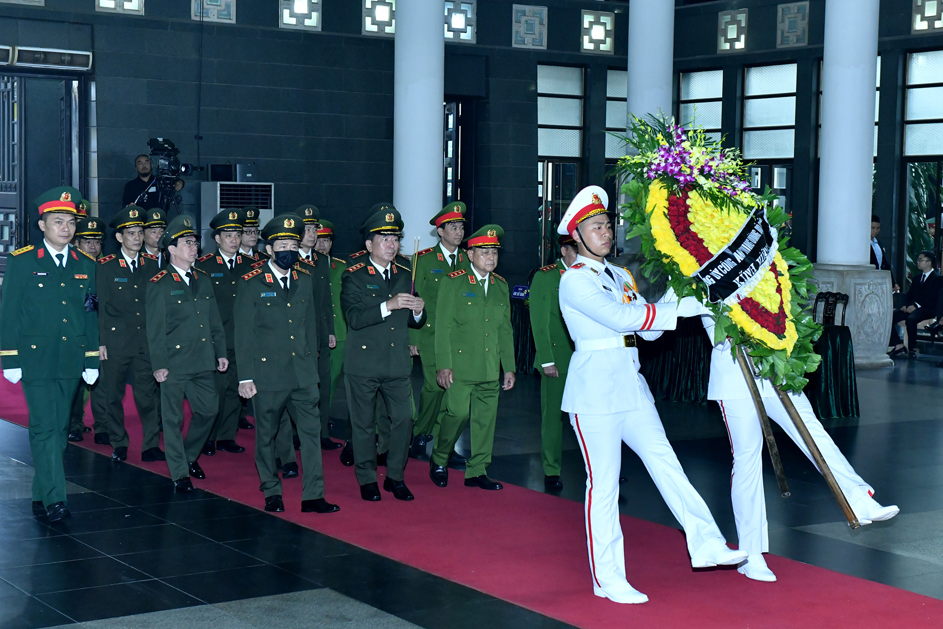 Đoàn Đảng ủy Công an Trung ương, Bộ Công an vào viếng đồng chí Trần Đức Lương.