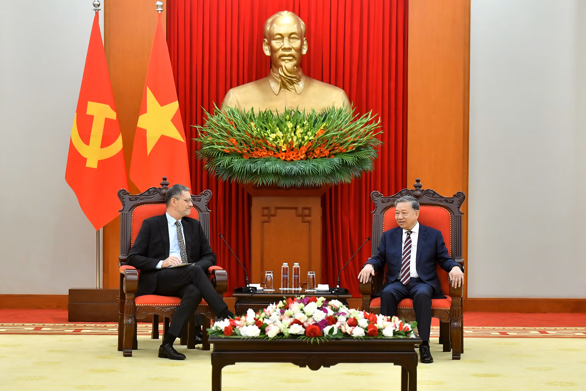 Tổng Bí thư Tô Lâm tiếp Đại sứ Pháp tại Việt Nam Olivier Brochet.