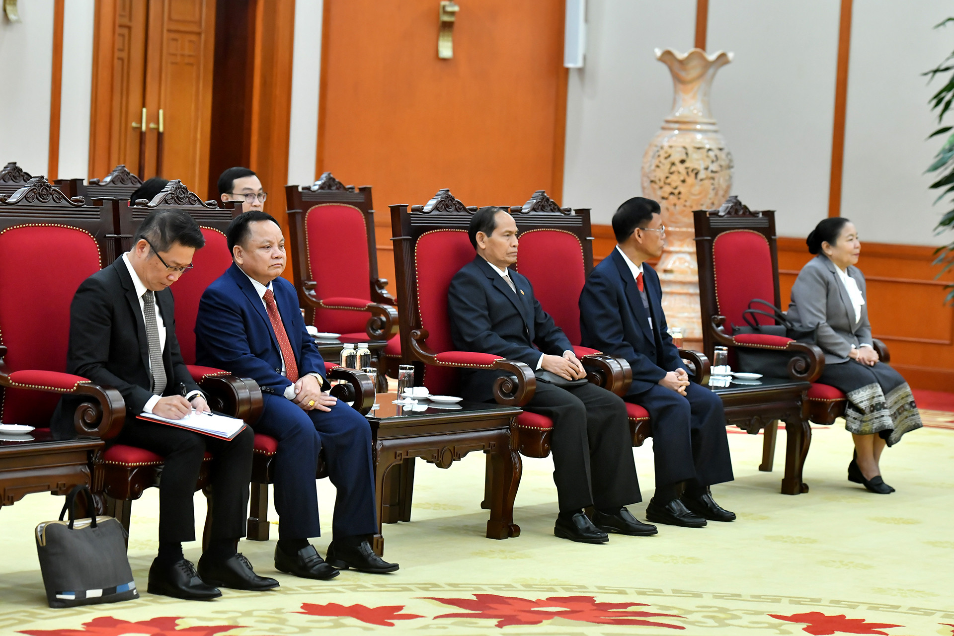 Đoàn đại biểu Lào tham dự buổi tiếp.