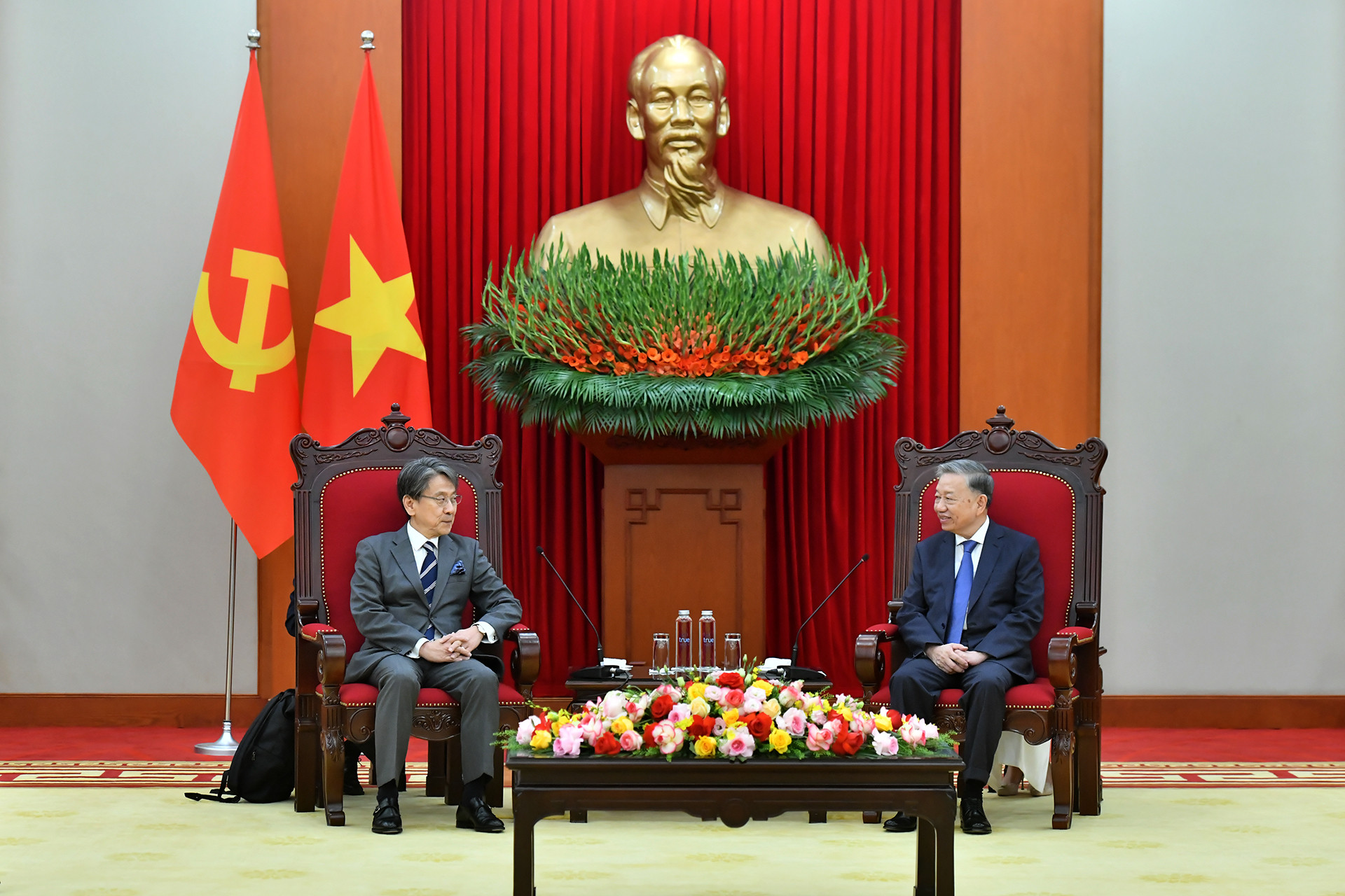 Tổng Bí thư Tô Lâm tiếp ông Maeda Tadashi, Chủ tịch Hội đồng quản trị Ngân hàng hợp tác quốc tế Nhật Bản.