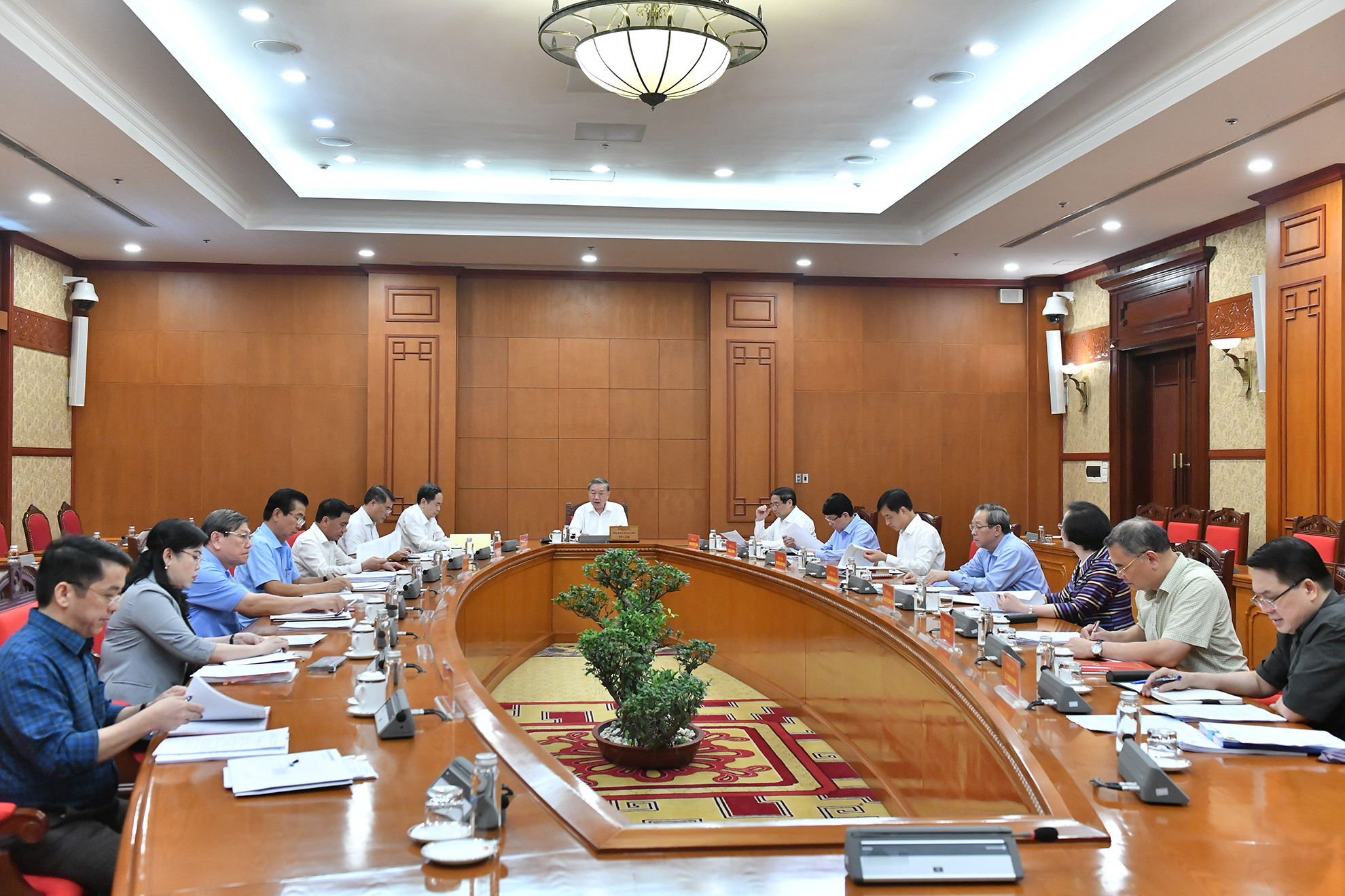 Quang cảnh phiên họp.