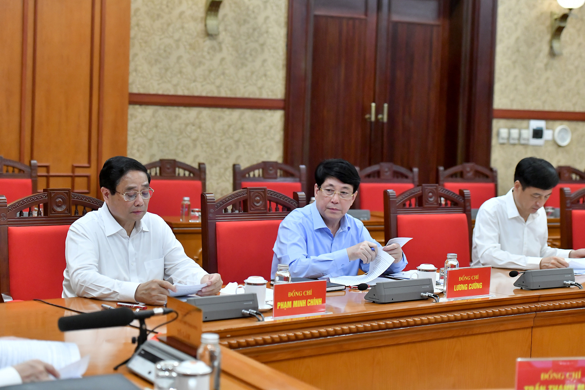 Các đồng chí lãnh đạo Đảng, Nhà nước tham dự phiên họp.