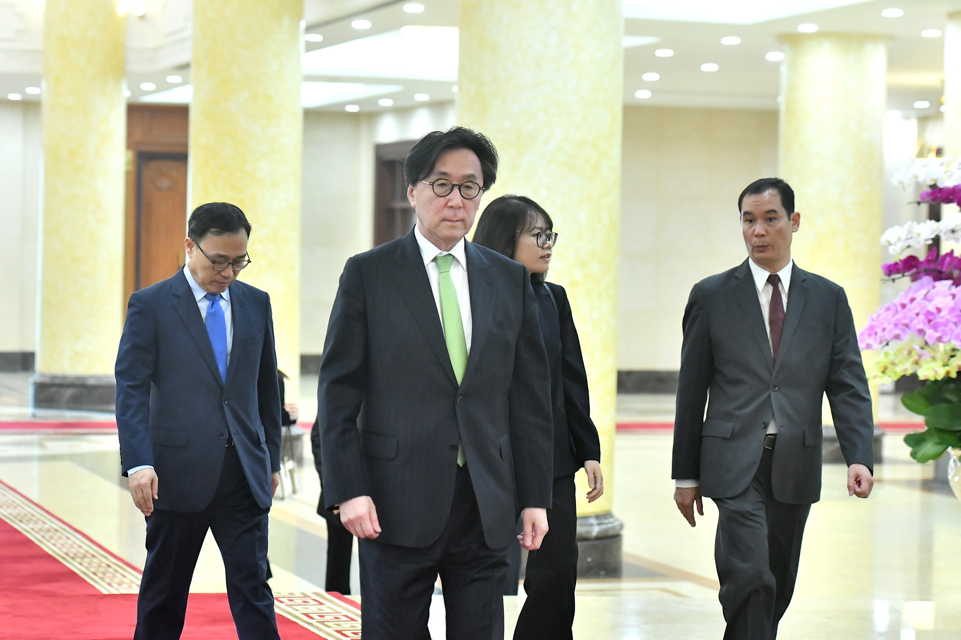 Cố vấn đặc biệt về Ngoại giao và An ninh, Đặc phái viên của Tổng thống Hàn Quốc tại Trụ sở Trung ương Đảng.