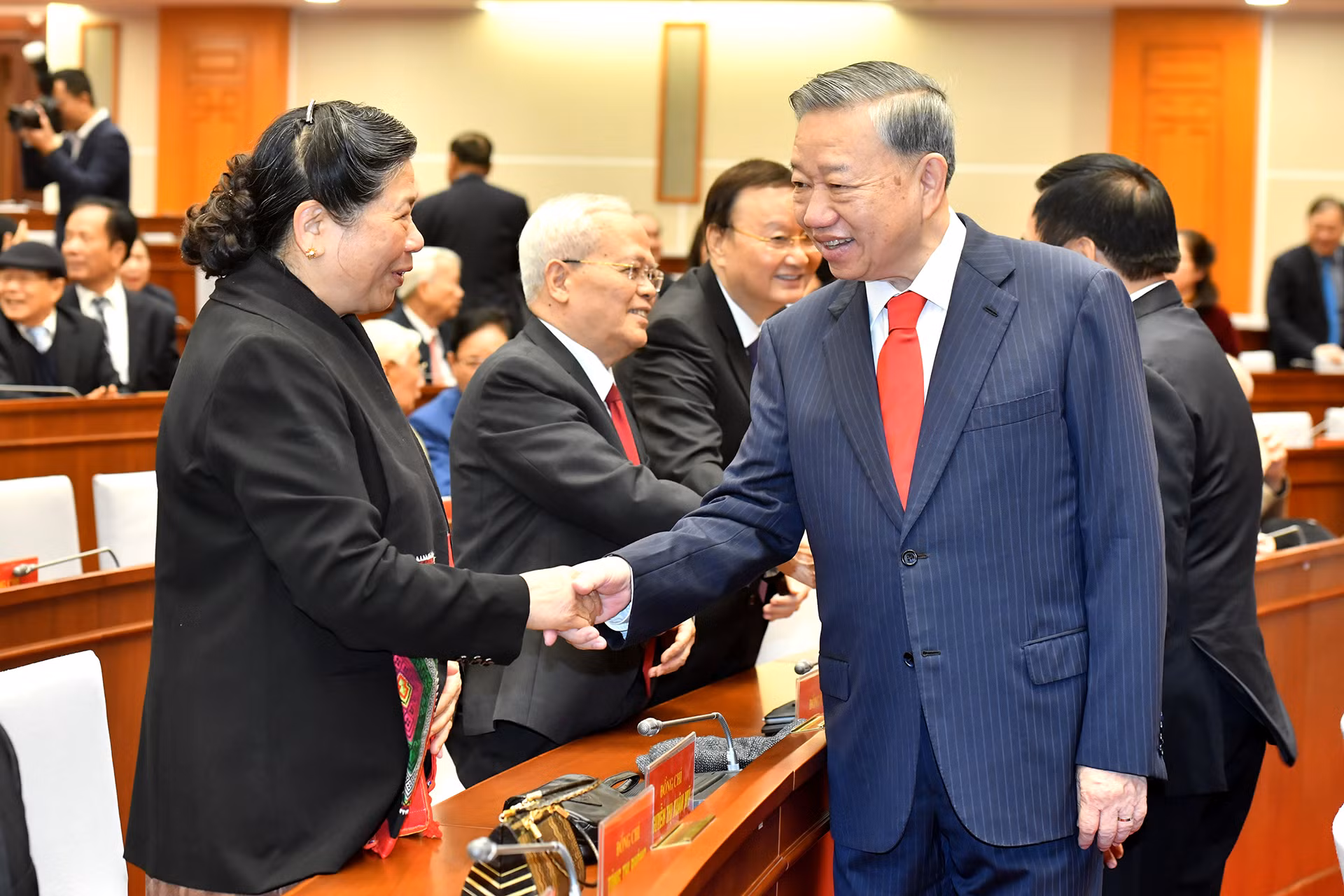 Tổng Bí thư Tô Lâm với các đồng chí nguyên lãnh đạo Đảng, Nhà nước dự hội nghị.