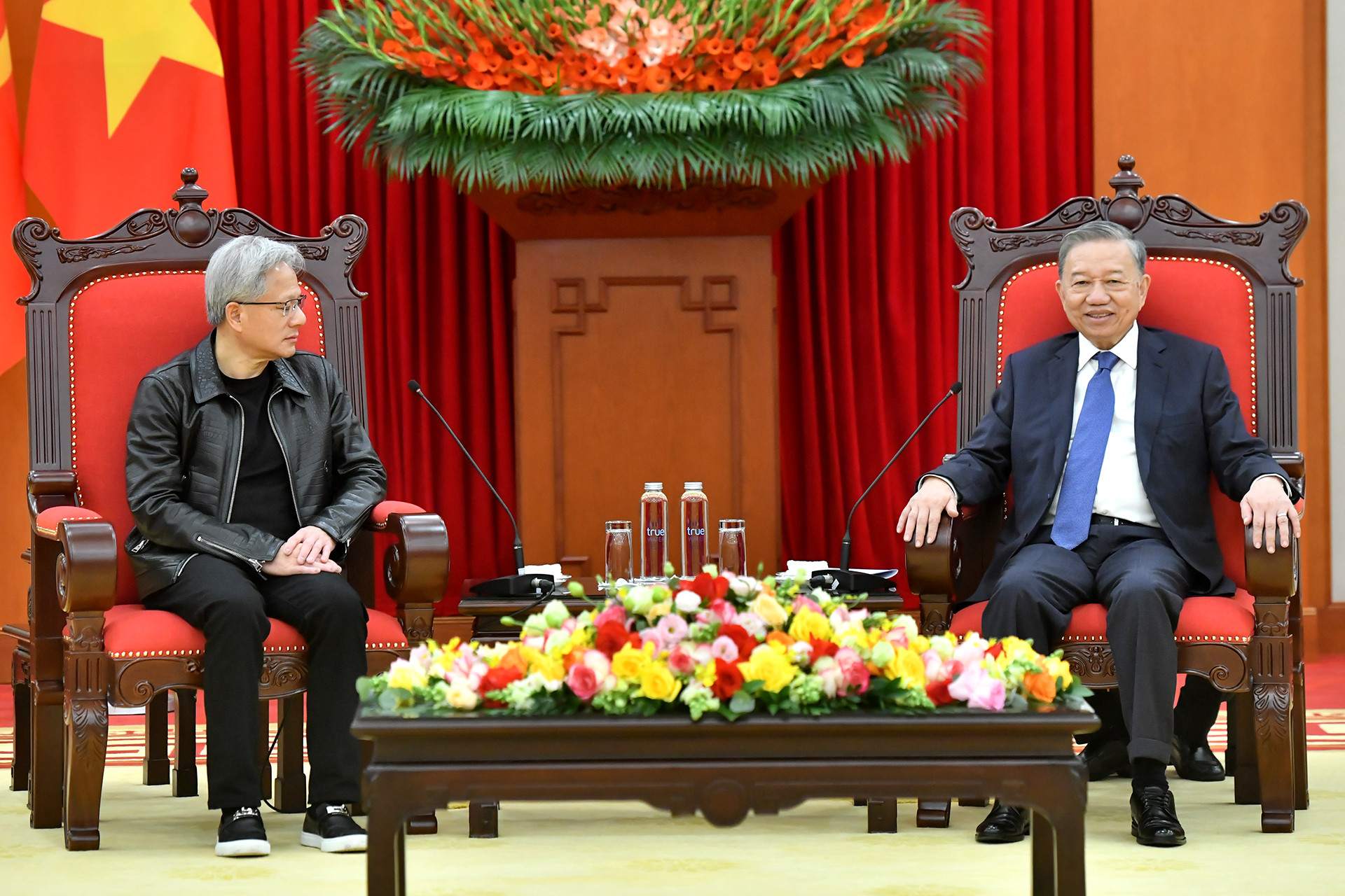 Tổng Bí thư Tô Lâm và ông Jensen Huang, Nhà sáng lập kiêm Giám đốc điều hành Tập đoàn NVIDIA (Hoa Kỳ).
