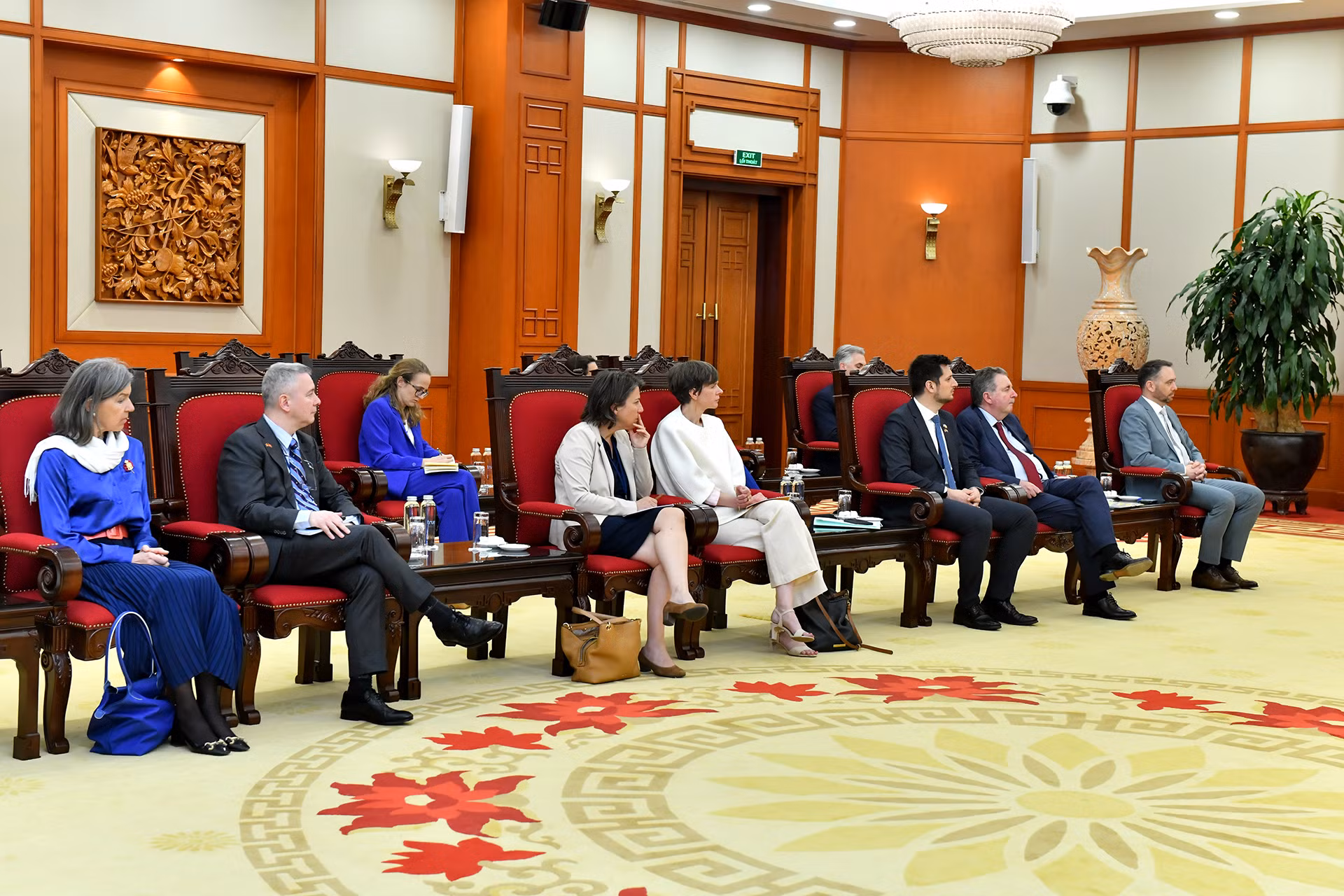 Các đại biểu Vương quốc Bỉ tham dự buổi tiếp. Các đại biểu Vương quốc Bỉ tham dự buổi tiếp.