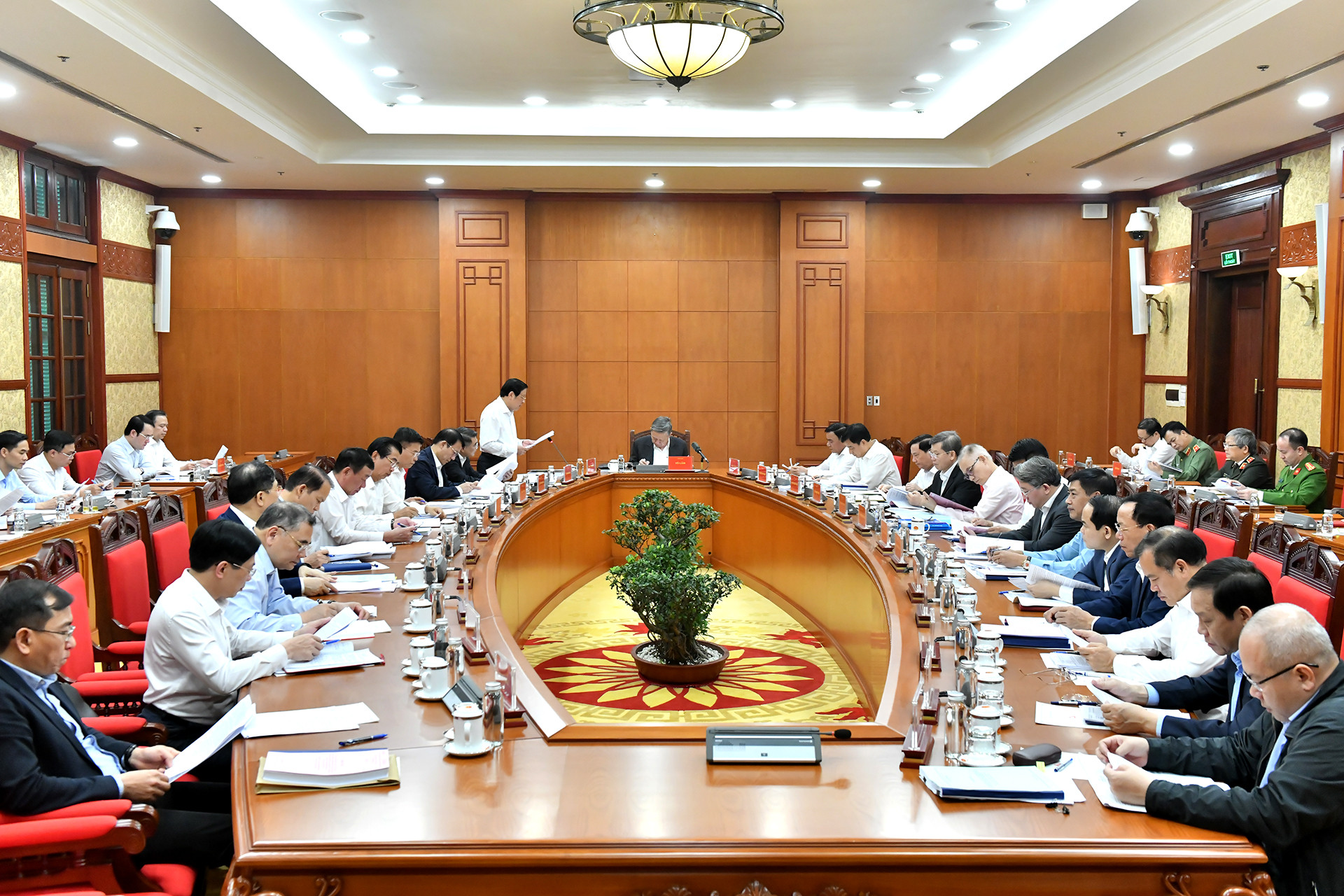 Quang cảnh cuộc họp. Quang cảnh cuộc họp.