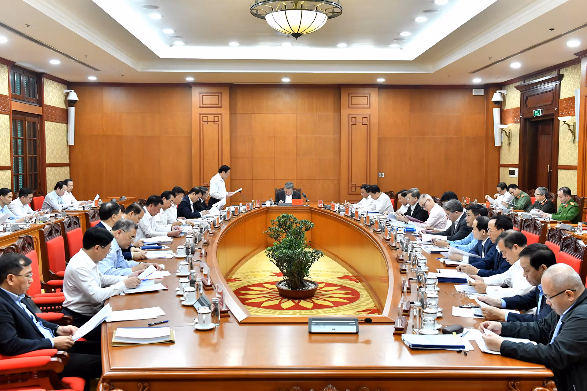 Quang cảnh cuộc họp.