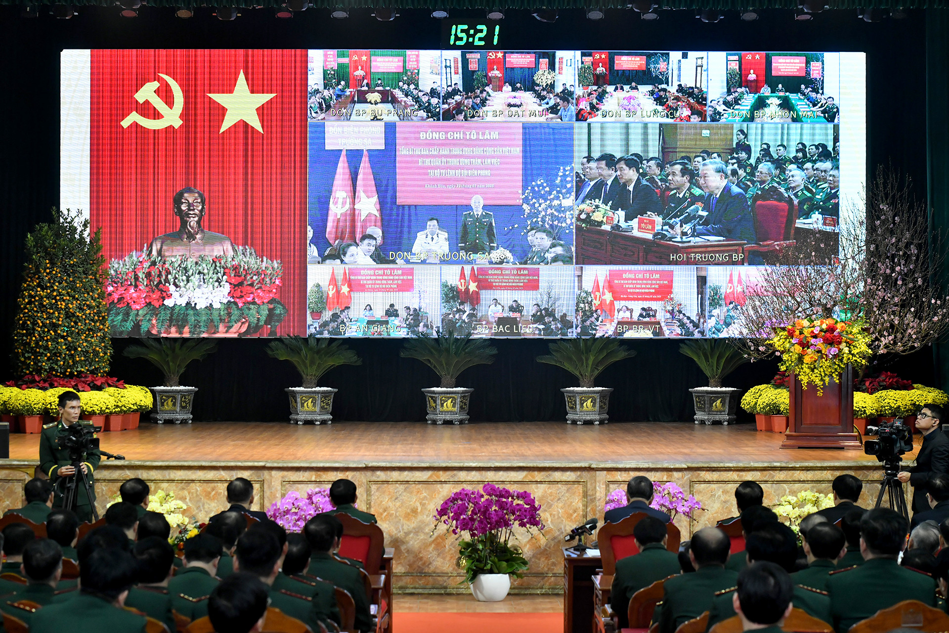 Tổng Bí thư Tô Lâm thăm hỏi, chúc Tết cán bộ, chiến sĩ các đồn biên phòng Trường Sa và nhân dân khu vực hải đảo.