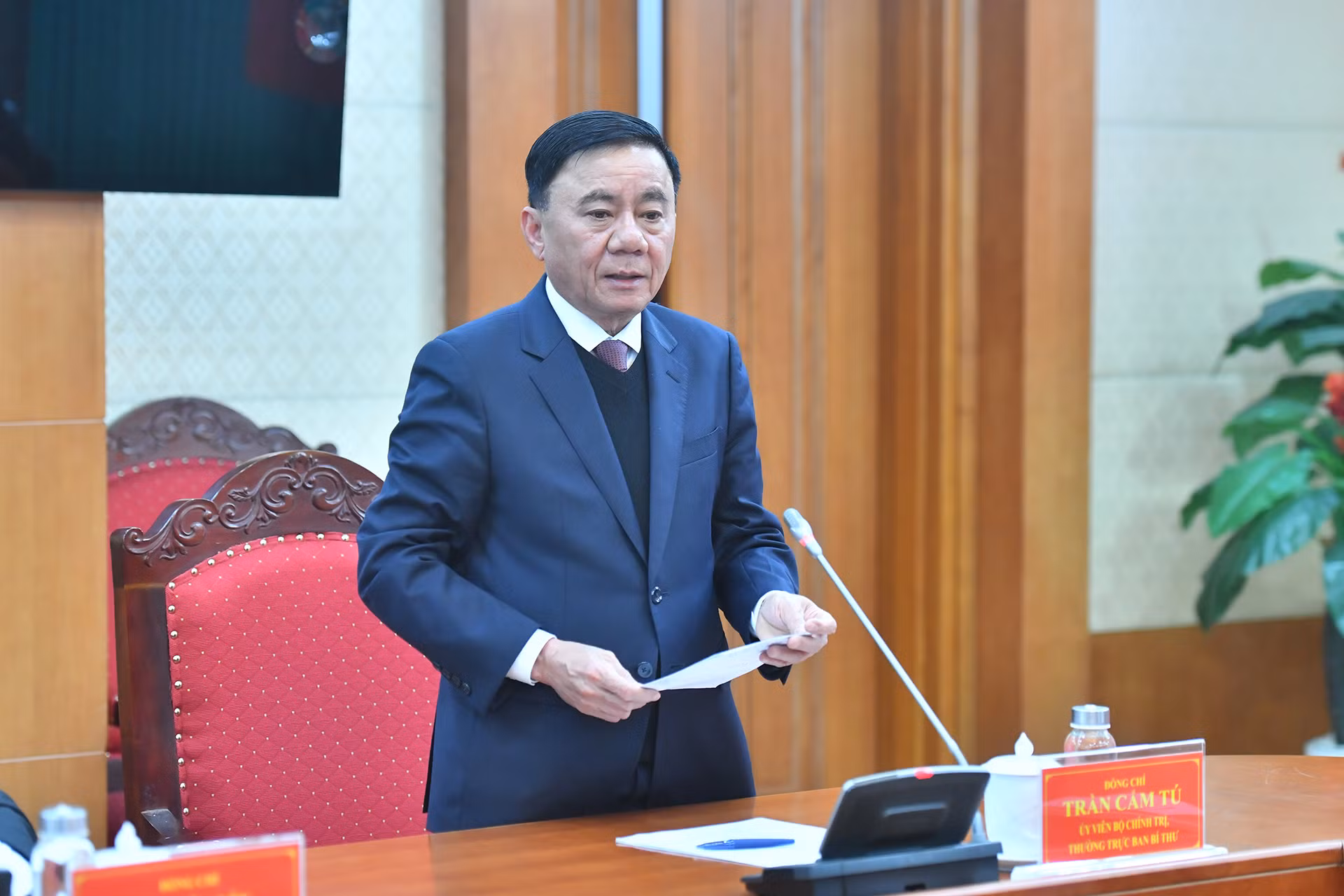 Đồng chí Trần Cẩm Tú, Ủy viên Bộ Chính trị, Thường trực Ban Bí thư, nguyên Chủ nhiệm Ủy ban Kiểm tra Trung ương phát biểu tại hội nghị.