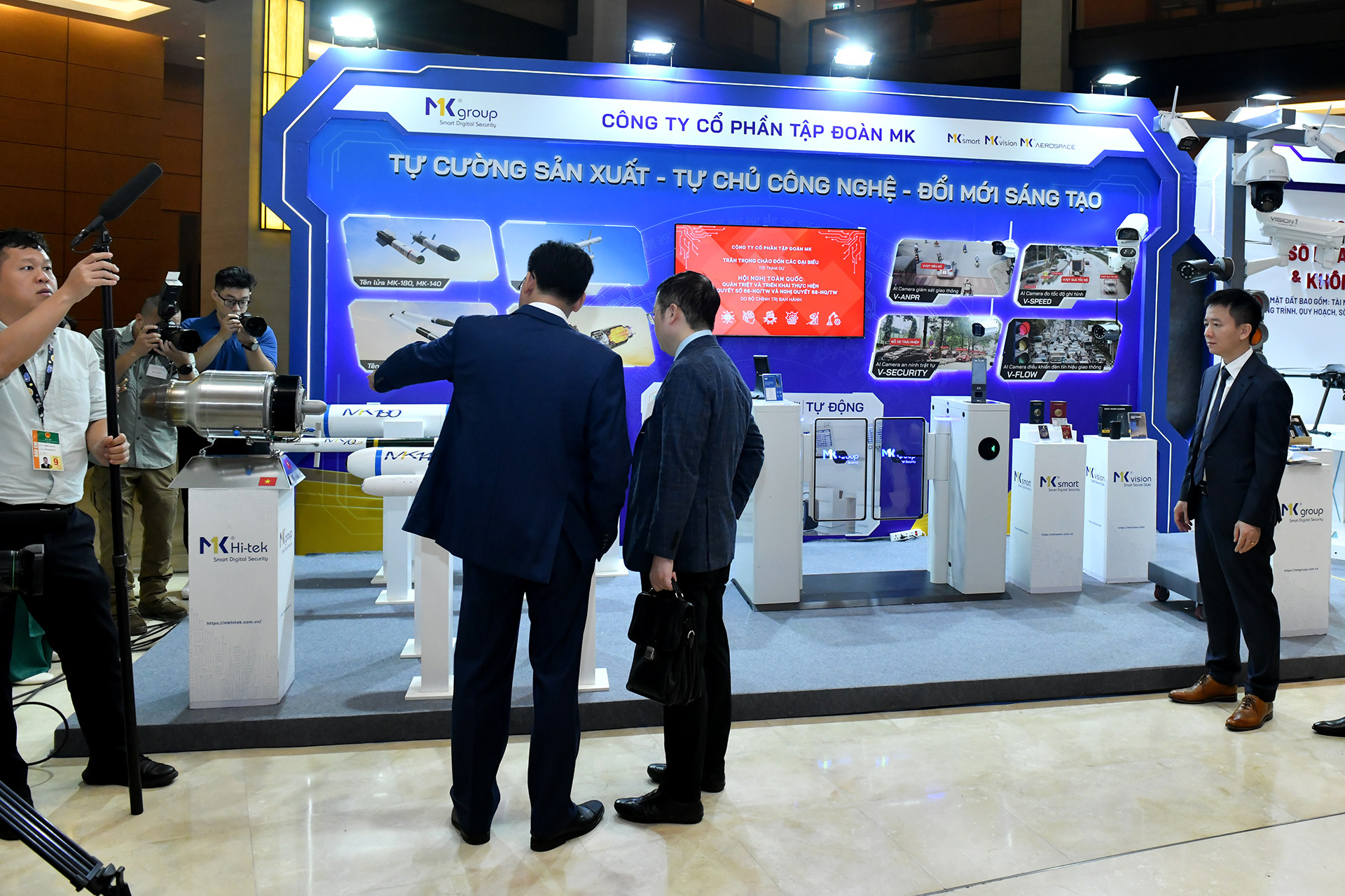 [Ảnh] Tổng Bí thư Tô Lâm tham quan triển lãm những thành tựu trong phát triển kinh tế tư nhân ảnh 6