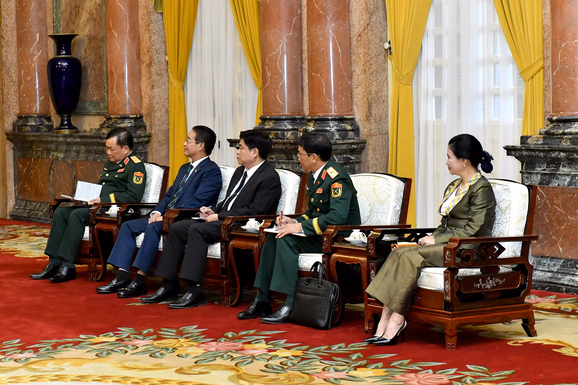 Các đại biểu Việt Nam tham dự buổi tiếp.