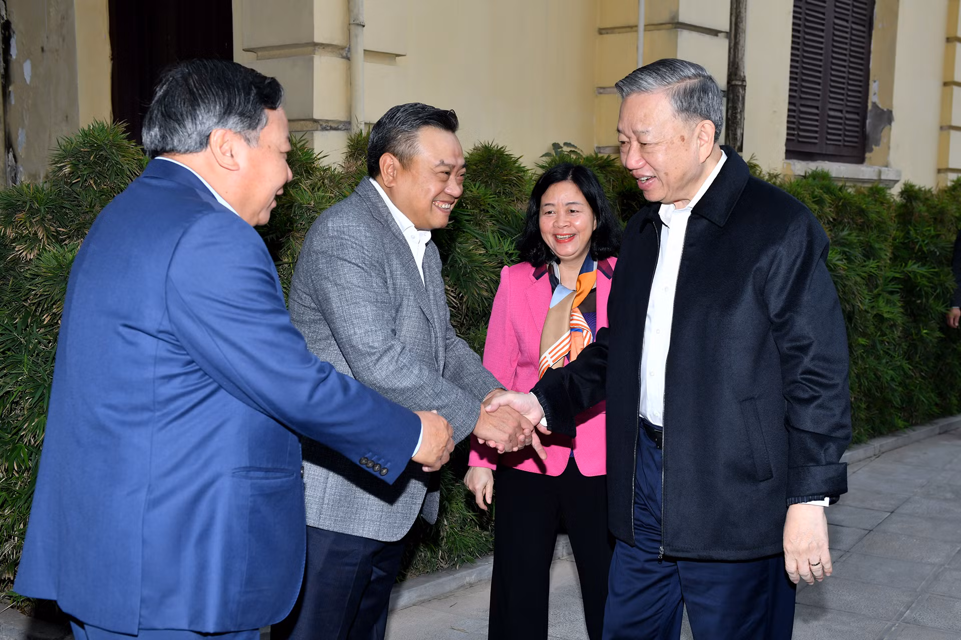 Tổng Bí thư Tô Lâm với các đồng chí trong Ban Thường vụ Thành ủy Hà Nội.