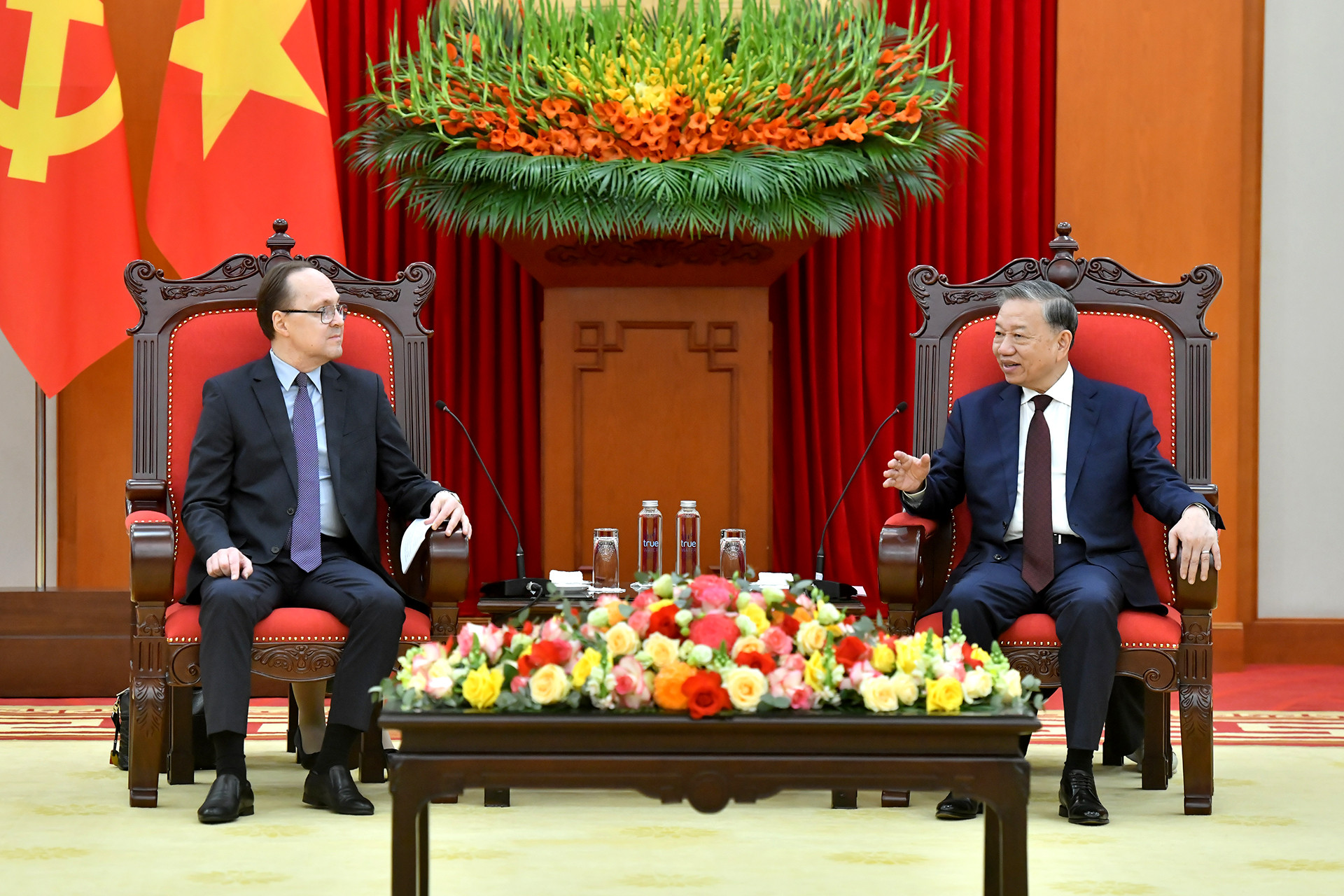 Tổng Bí thư Tô Lâm với Đại sứ Đặc mệnh toàn quyền Liên bang Nga tại Việt Nam Gennady Stepanovich Bezdetko.