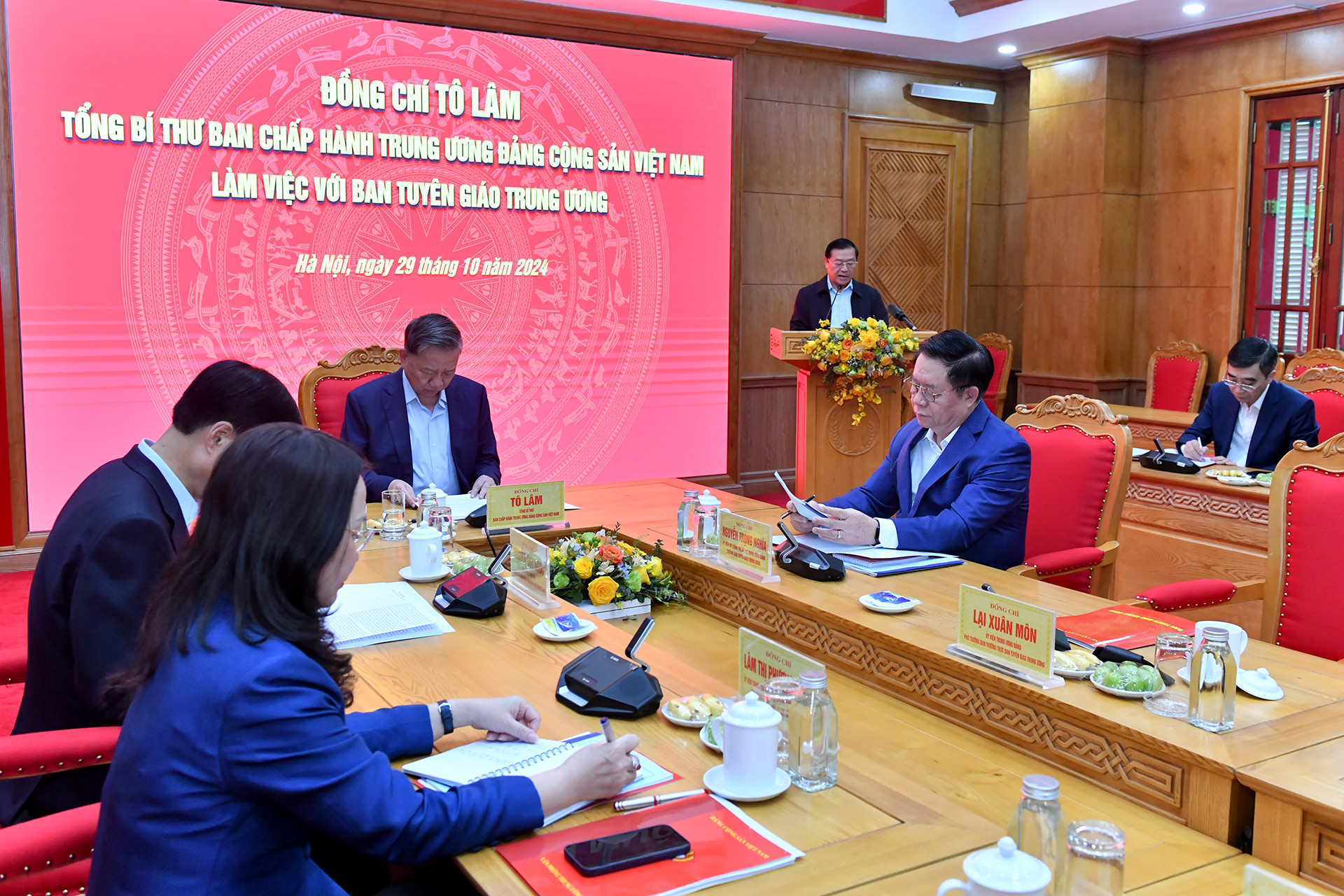 Tổng Bí thư Tô Lâm làm việc với Ban Tuyên giáo Trung ương. Tổng Bí thư Tô Lâm làm việc với Ban Tuyên giáo Trung ương.