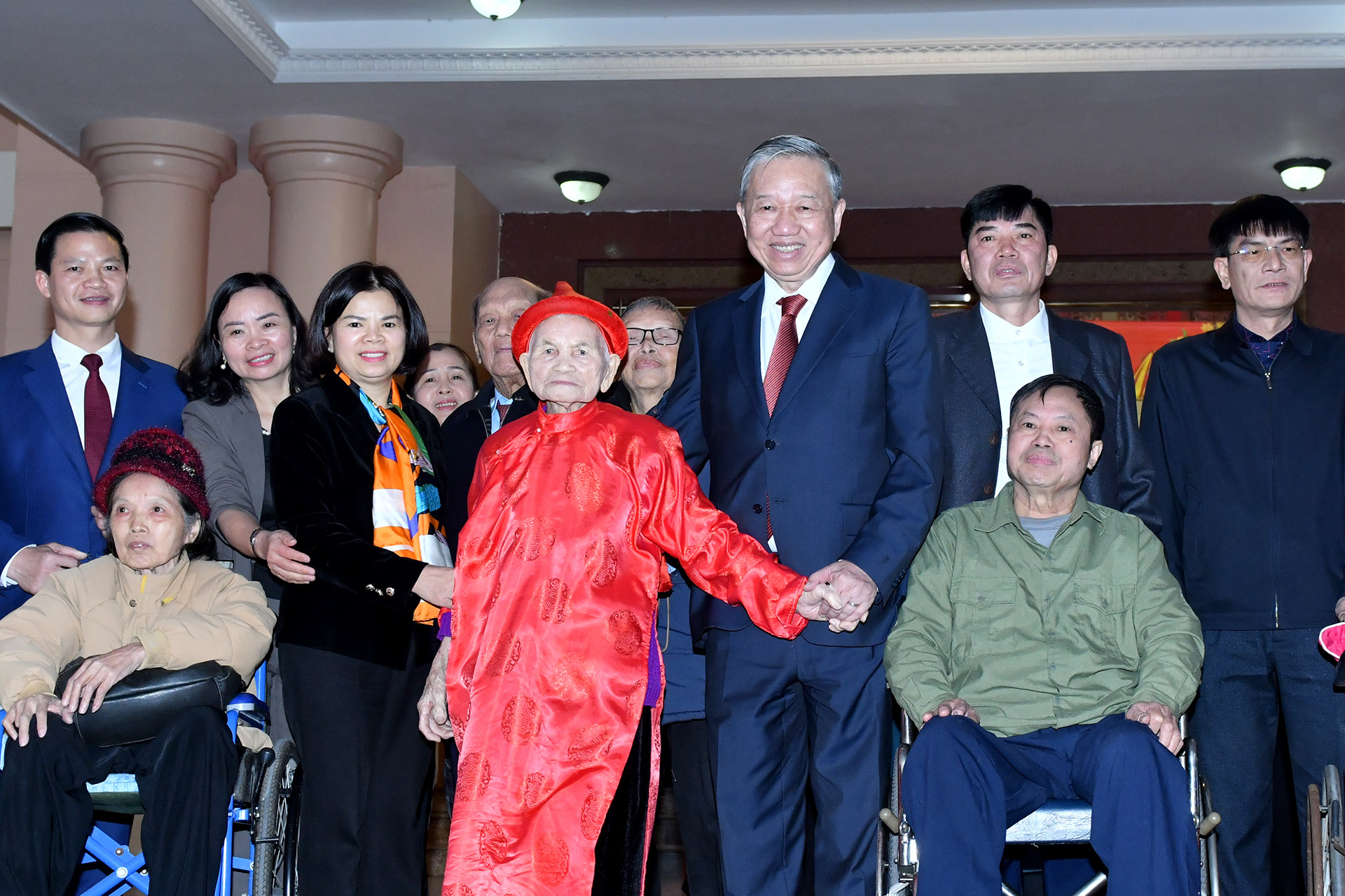 Tổng Bí thư Tô Lâm thăm hỏi, chúc Tết người có công tại tỉnh Bắc Ninh.