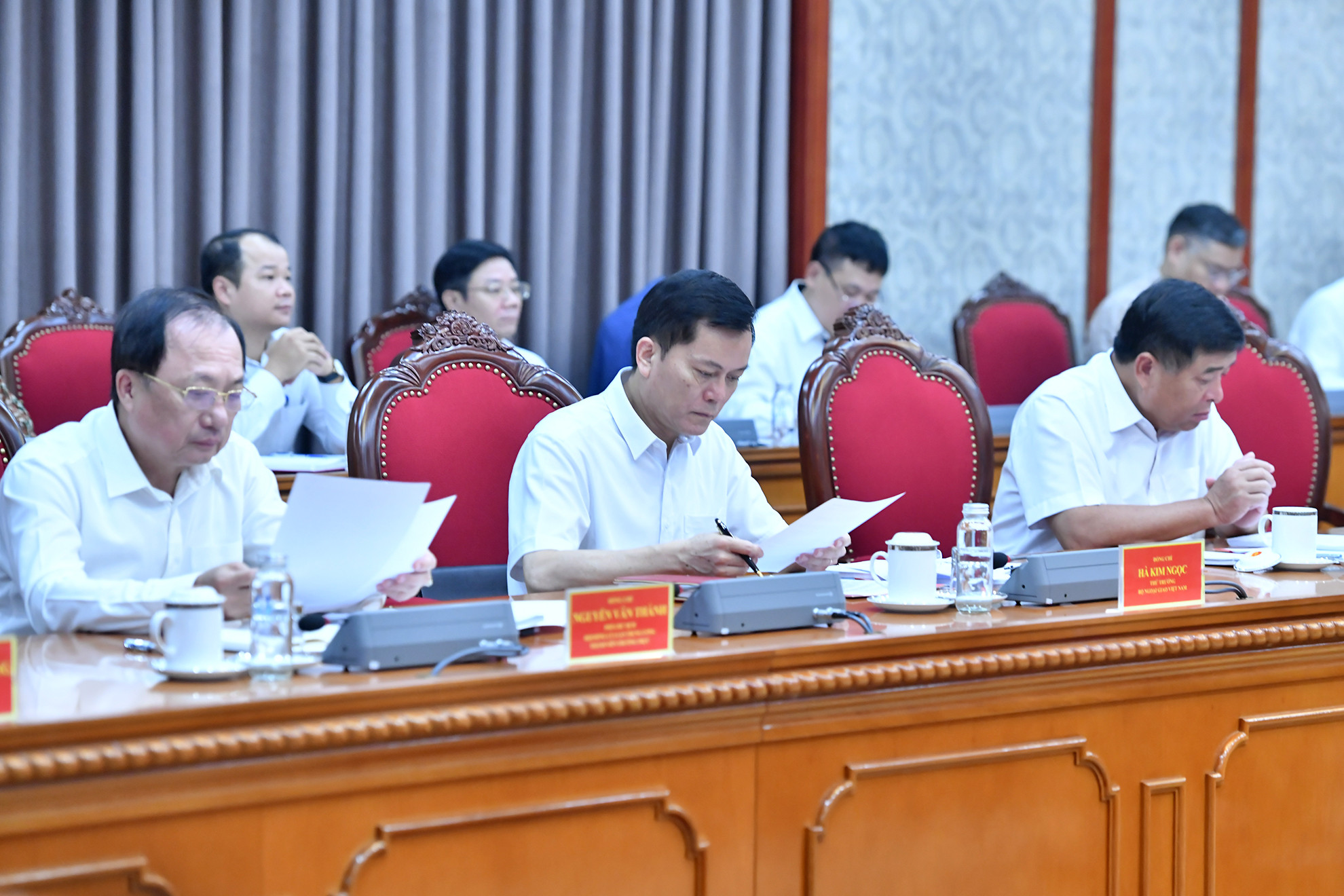 Các đại biểu tham dự phiên họp.